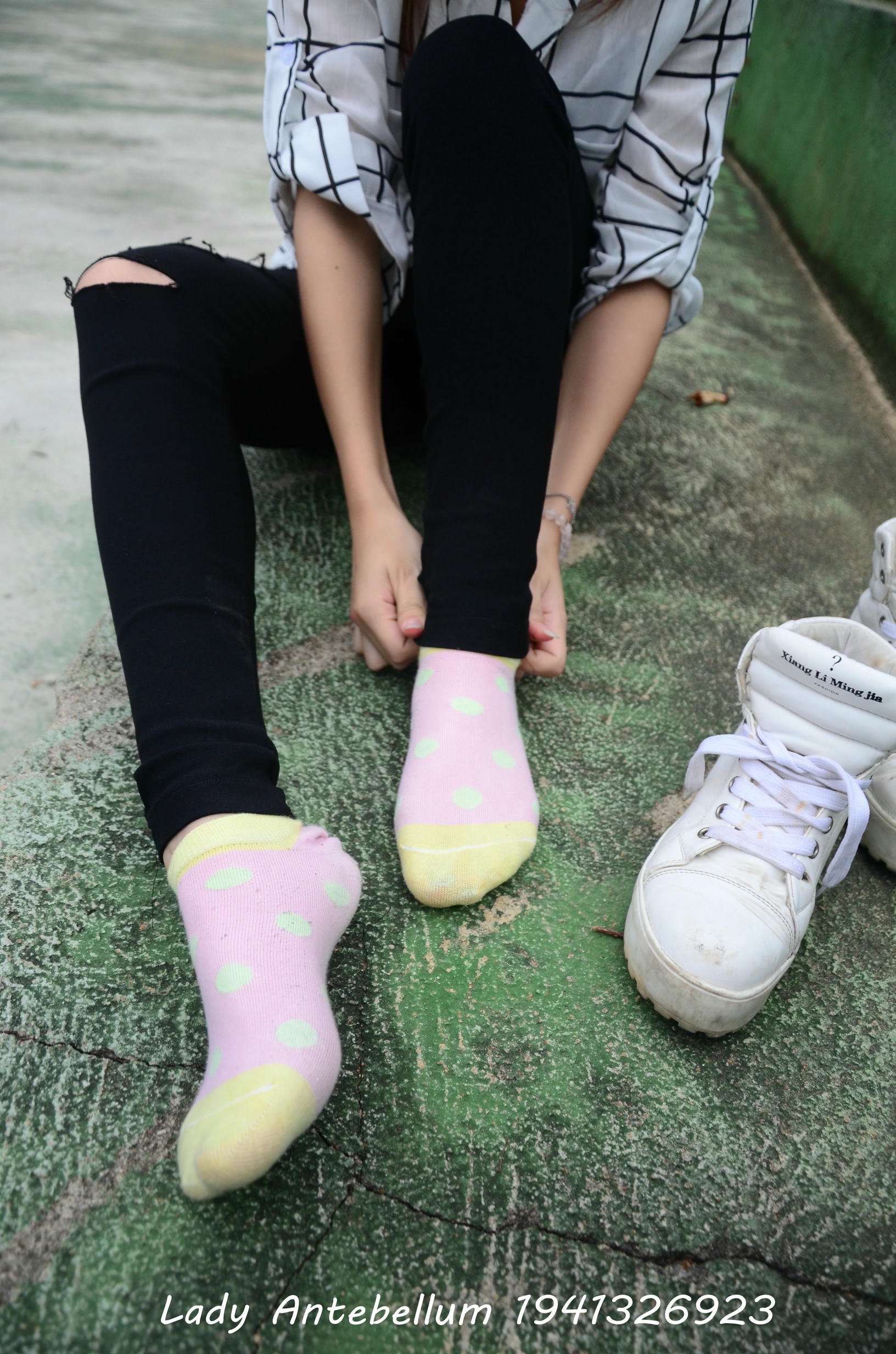 [战前女神] 恋足美腿棉袜女神级摄影套图 042 [100P-168MB]_第2集