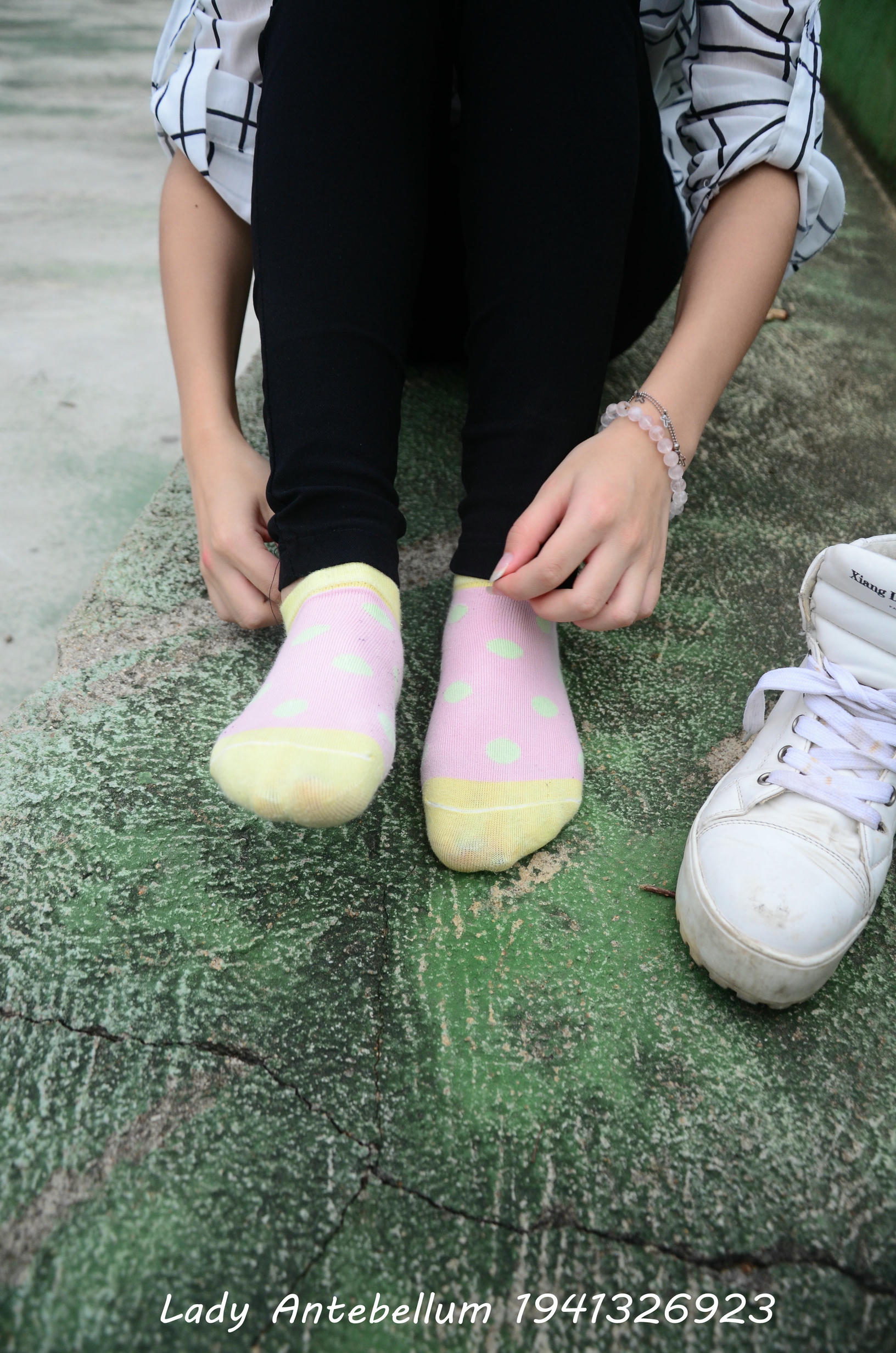 [战前女神] 恋足美腿棉袜女神级摄影套图 042 [100P-168MB]_第2集