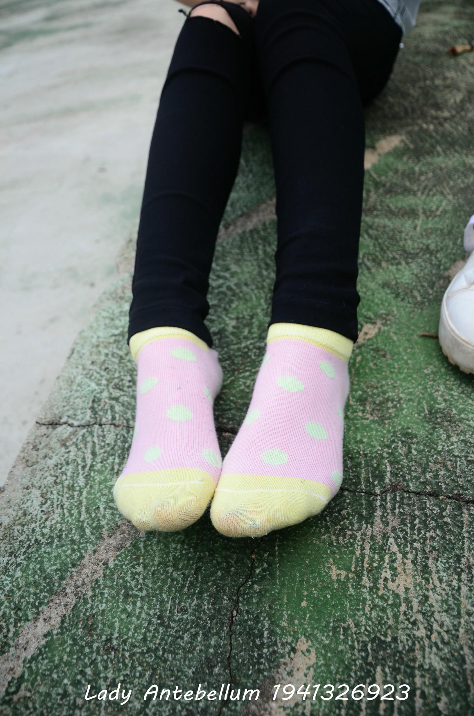 [战前女神] 恋足美腿棉袜女神级摄影套图 042 [100P-168MB]_第2集