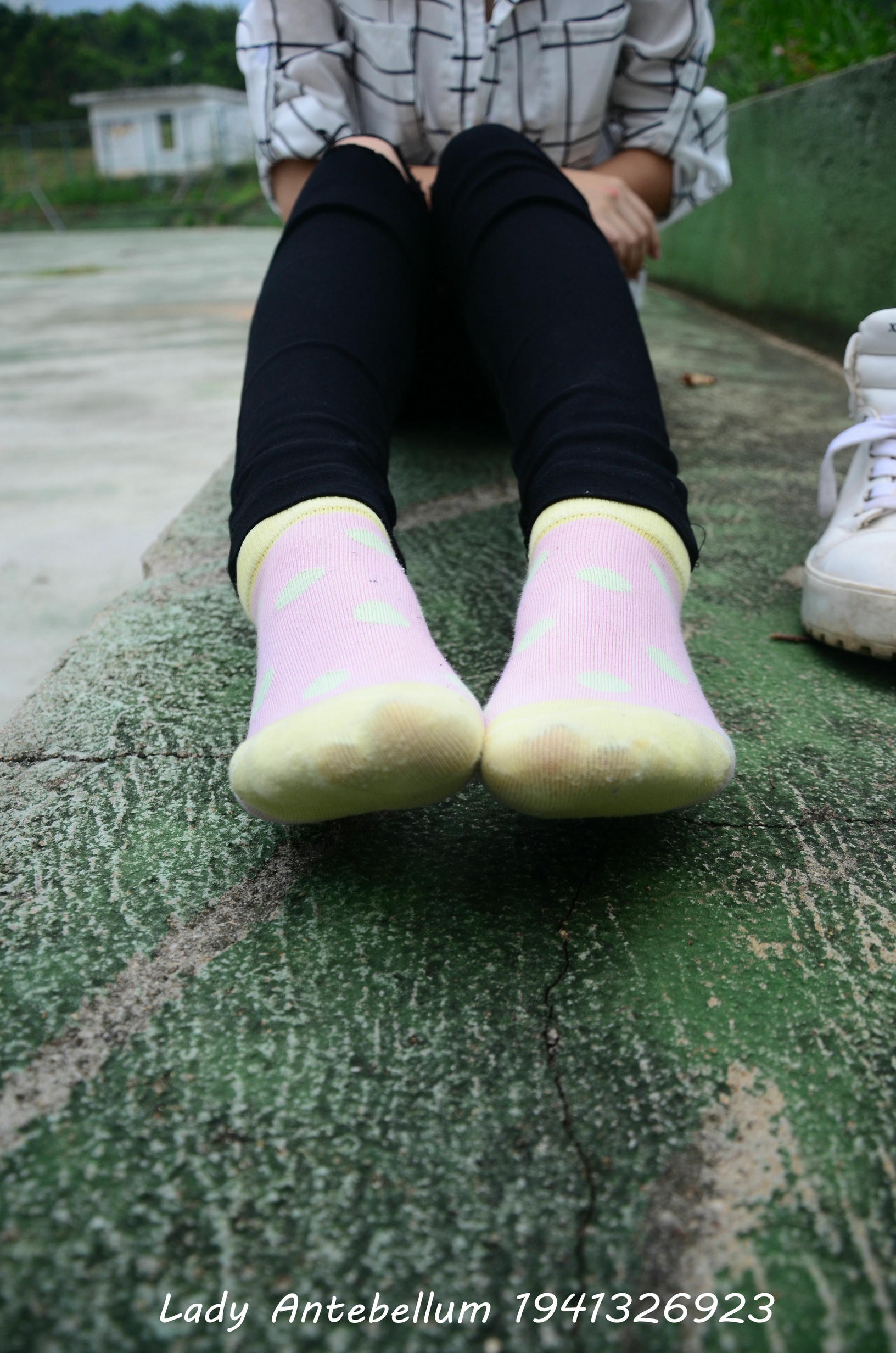 [战前女神] 恋足美腿棉袜女神级摄影套图 042 [100P-168MB]_第2集