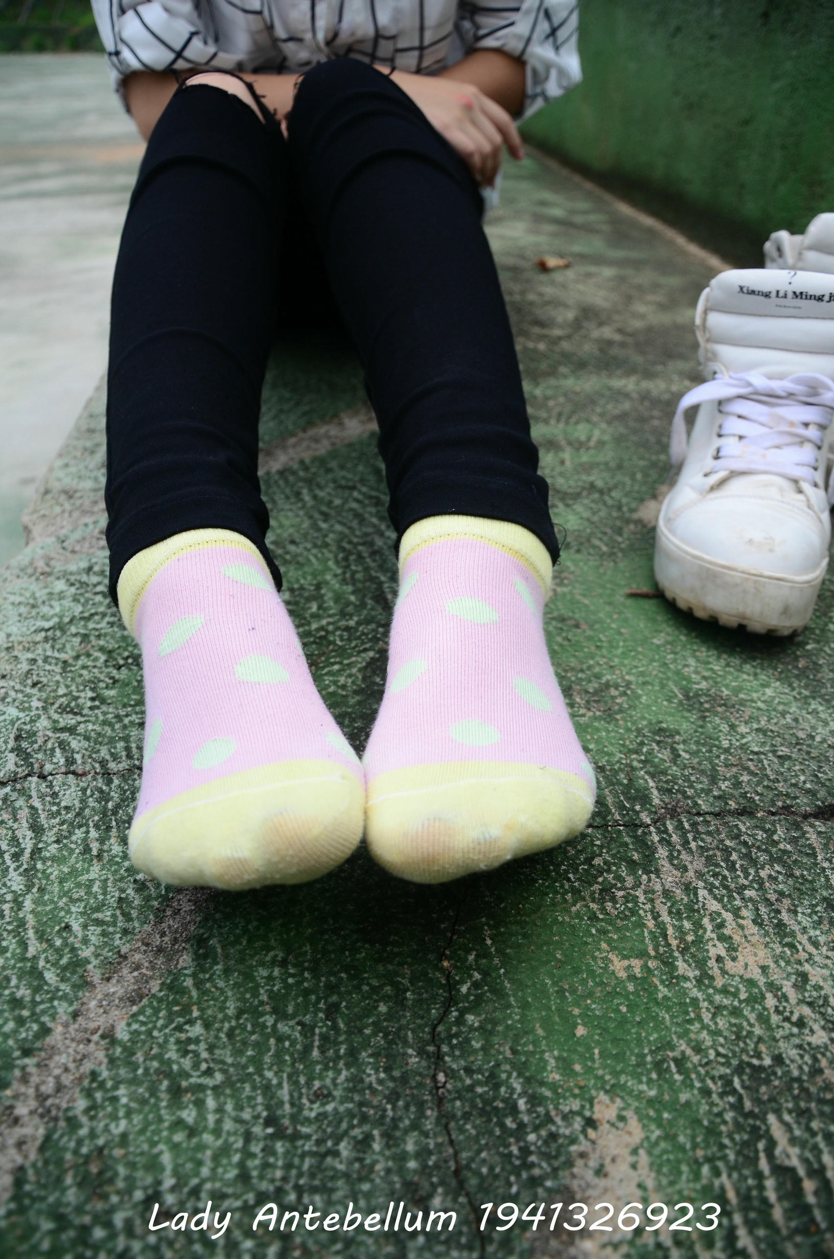 [战前女神] 恋足美腿棉袜女神级摄影套图 042 [100P-168MB]_第2集