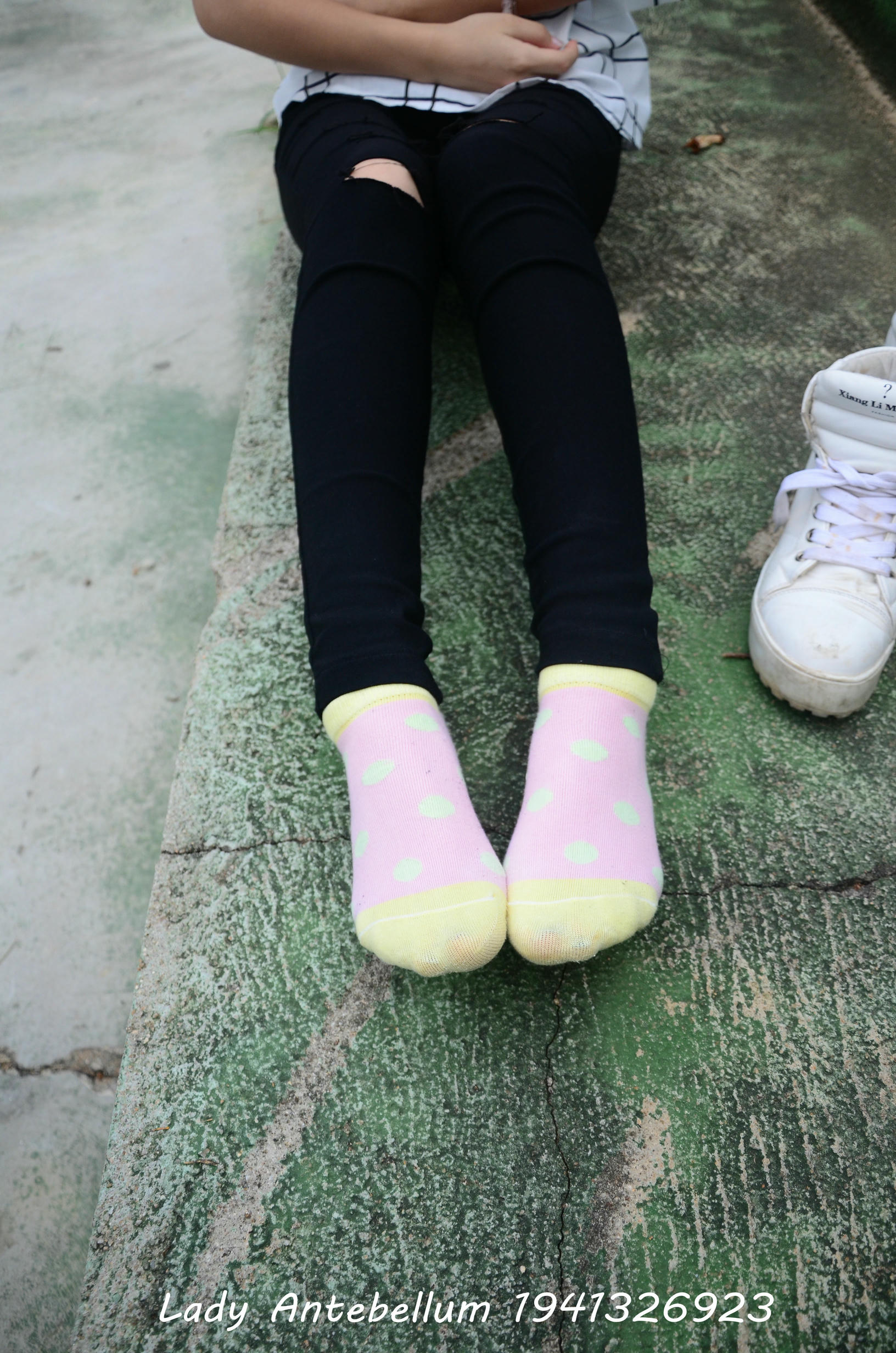 [战前女神] 恋足美腿棉袜女神级摄影套图 042 [100P-168MB]_第2集