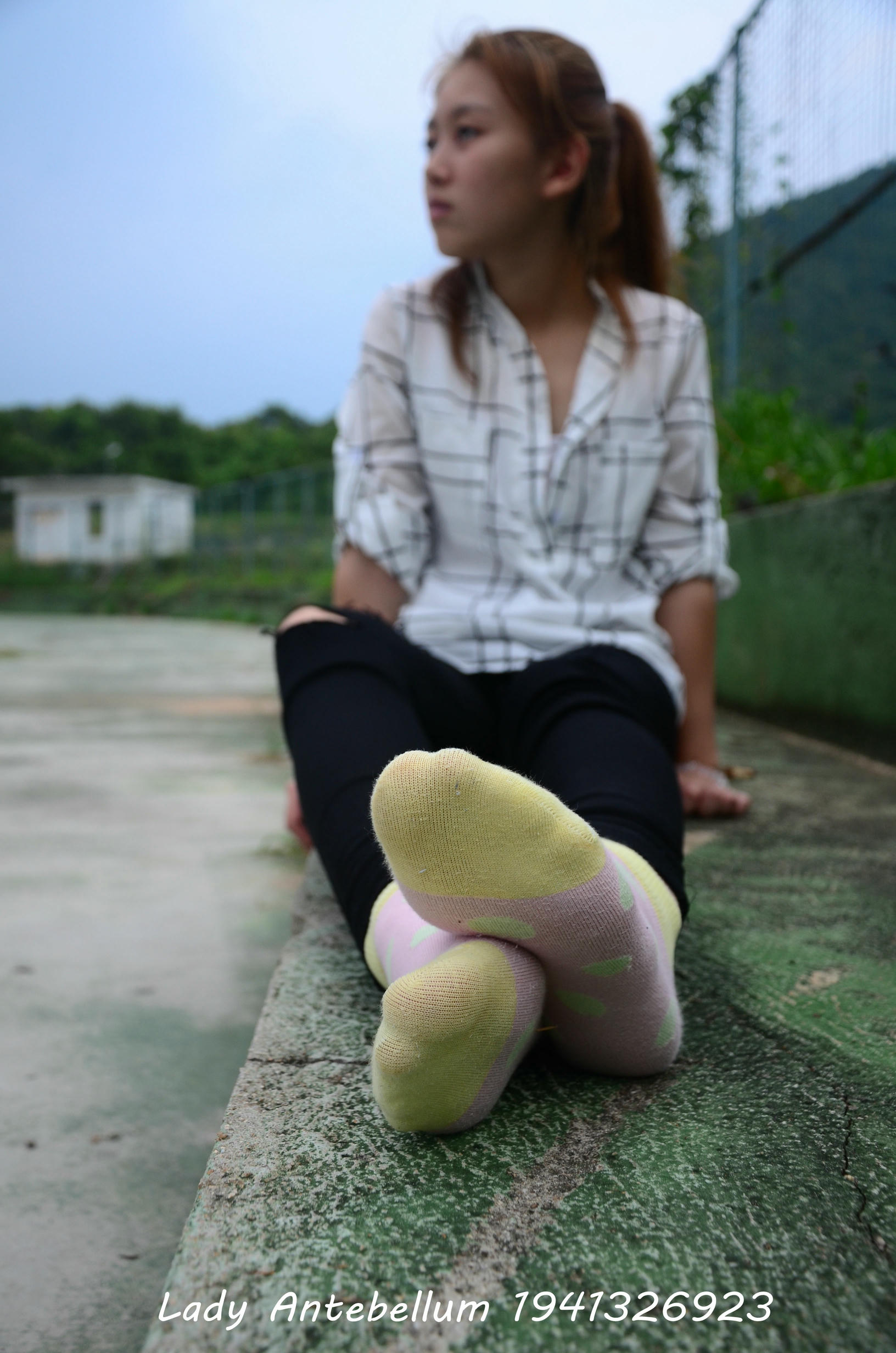 [战前女神] 恋足美腿棉袜女神级摄影套图 042 [100P-168MB]_第2集