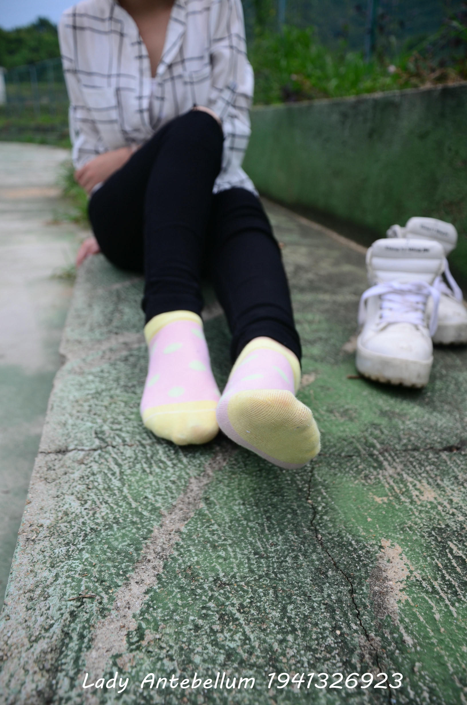 [战前女神] 恋足美腿棉袜女神级摄影套图 042 [100P-168MB]_第2集