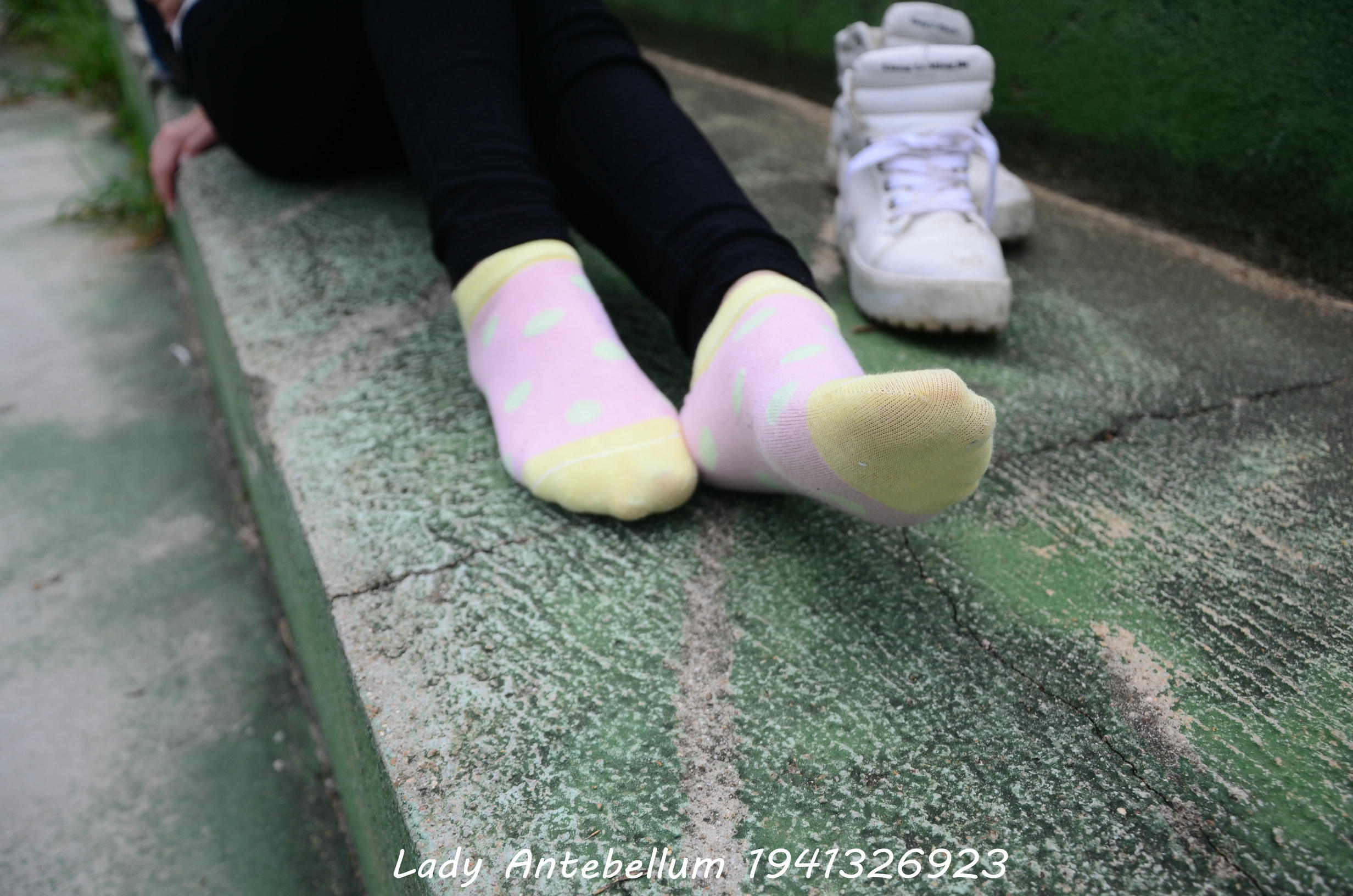 [战前女神] 恋足美腿棉袜女神级摄影套图 042 [100P-168MB]_第3集