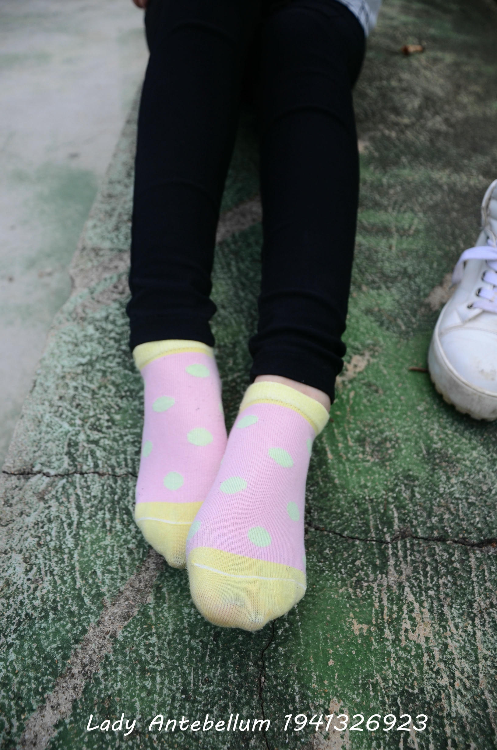 [战前女神] 恋足美腿棉袜女神级摄影套图 042 [100P-168MB]_第3集