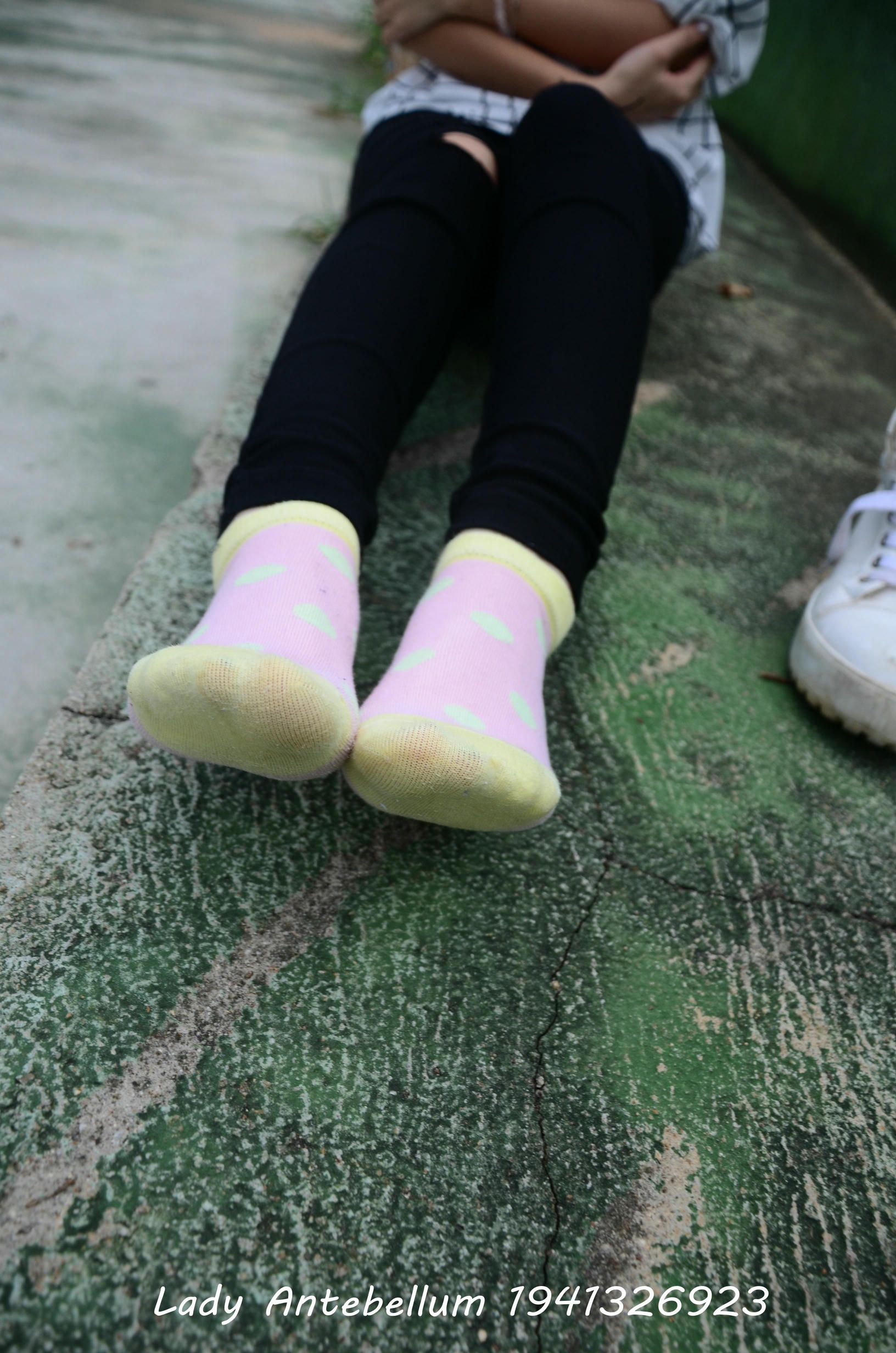 [战前女神] 恋足美腿棉袜女神级摄影套图 042 [100P-168MB]_第3集