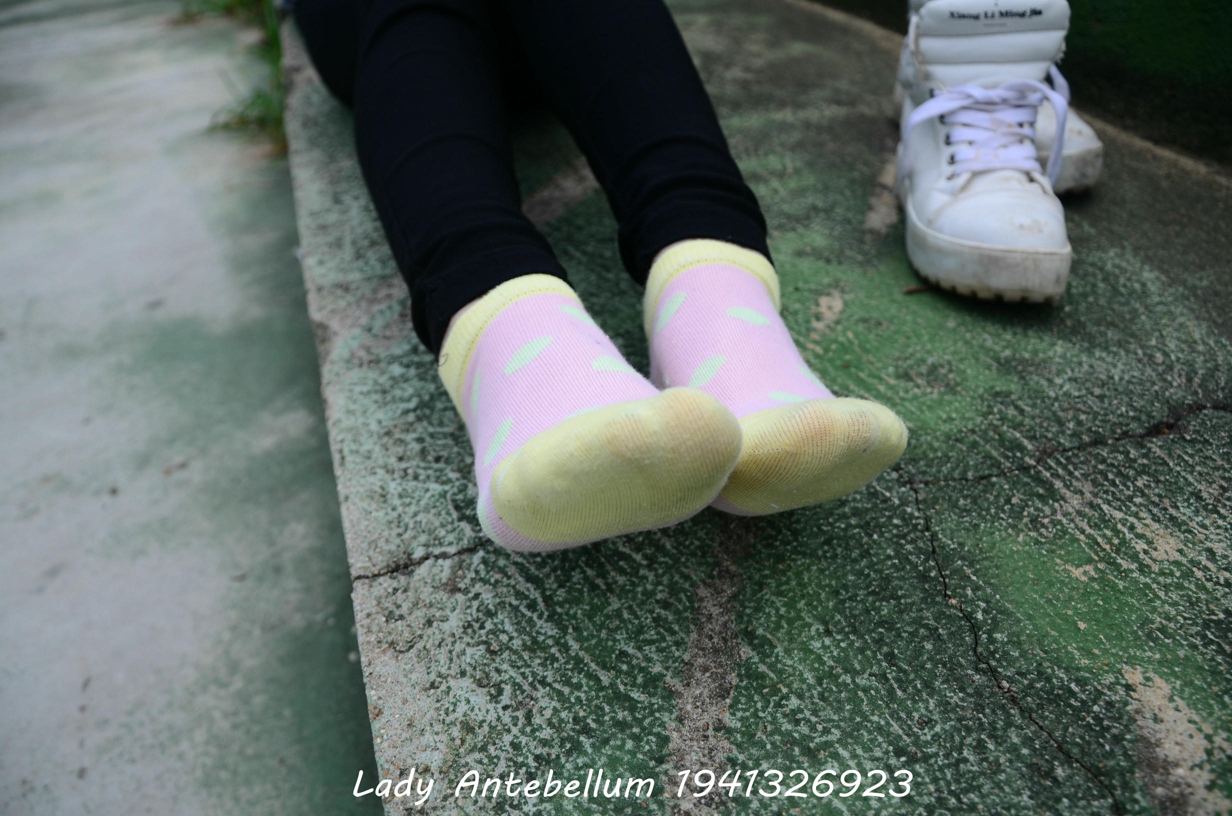 [战前女神] 恋足美腿棉袜女神级摄影套图 042 [100P-168MB]_第3集