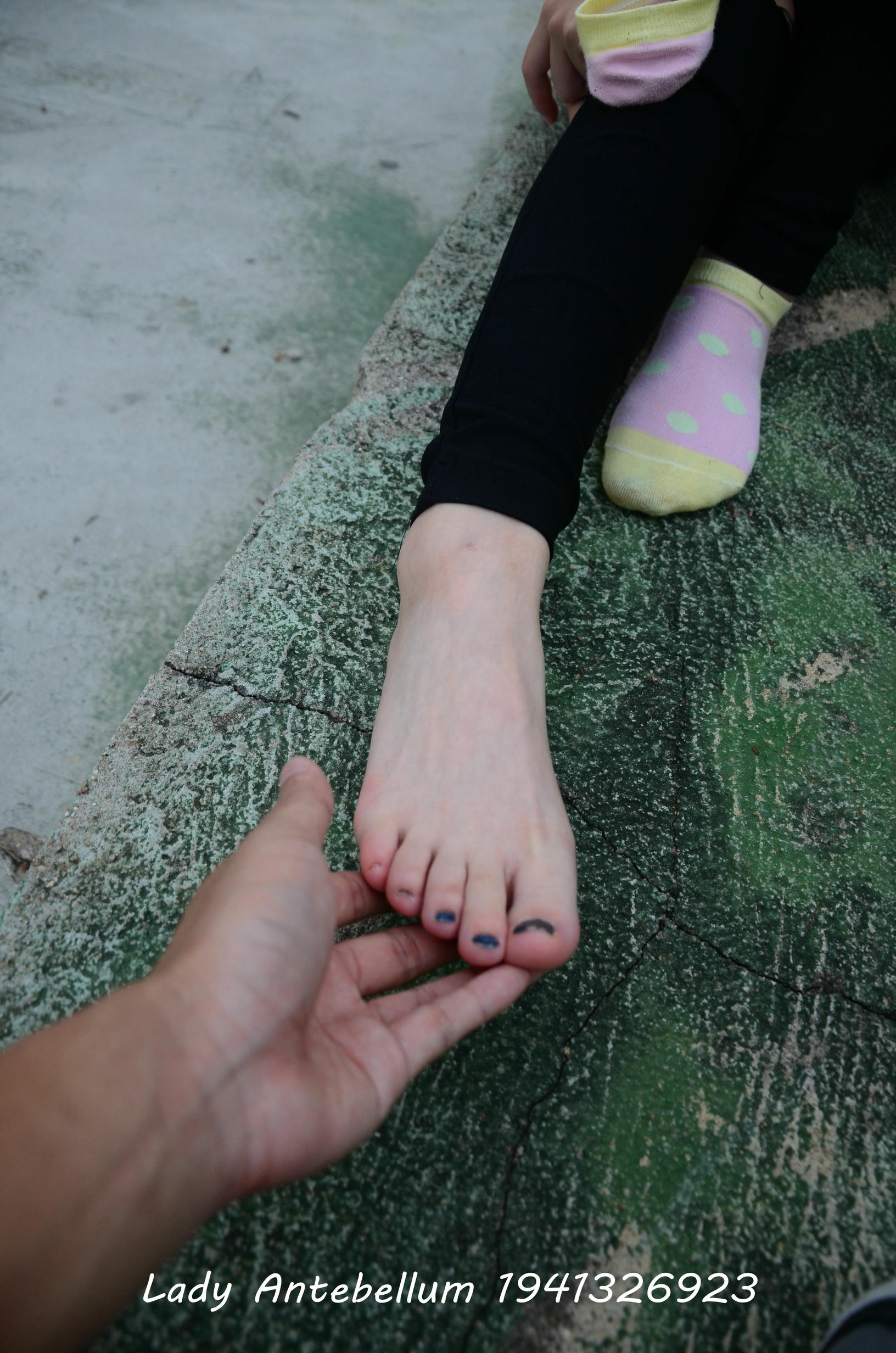 [战前女神] 恋足美腿棉袜女神级摄影套图 042 [100P-168MB]_第5集