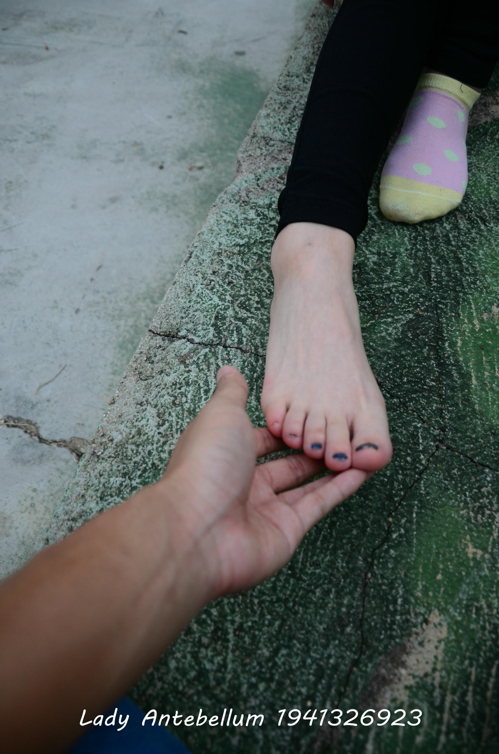 [战前女神] 恋足美腿棉袜女神级摄影套图 042 [100P-168MB]_第5集