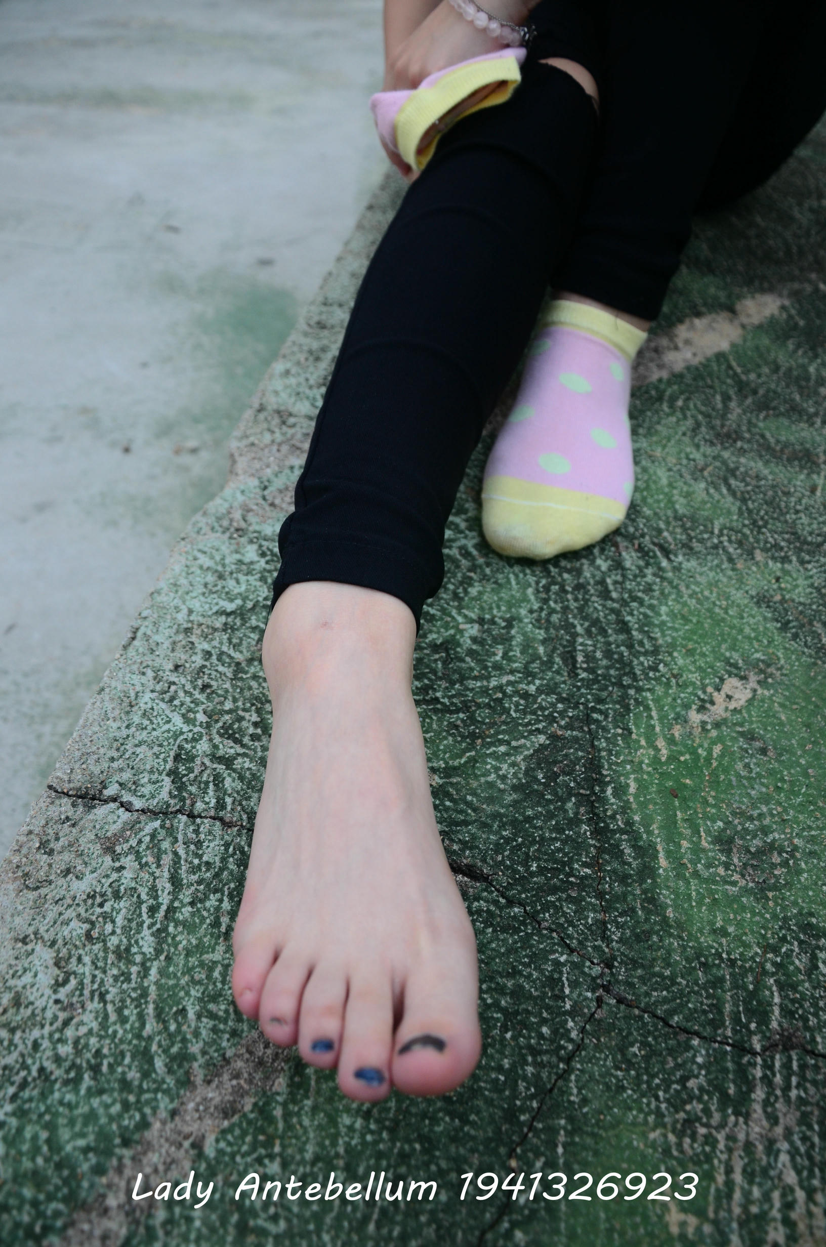 [战前女神] 恋足美腿棉袜女神级摄影套图 042 [100P-168MB]_第5集