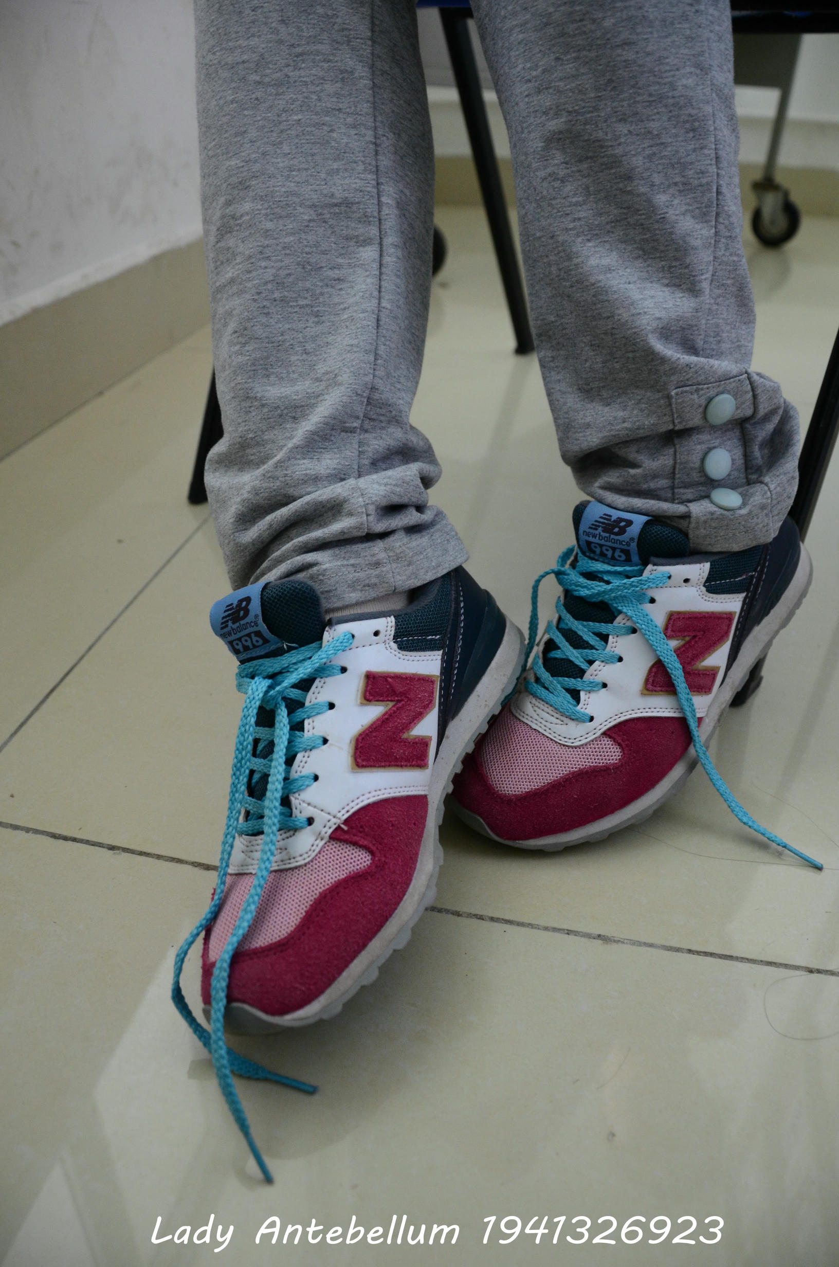 [战前女神] 恋足美腿棉袜女神级摄影套图 048 [71P-123MB]_第1集