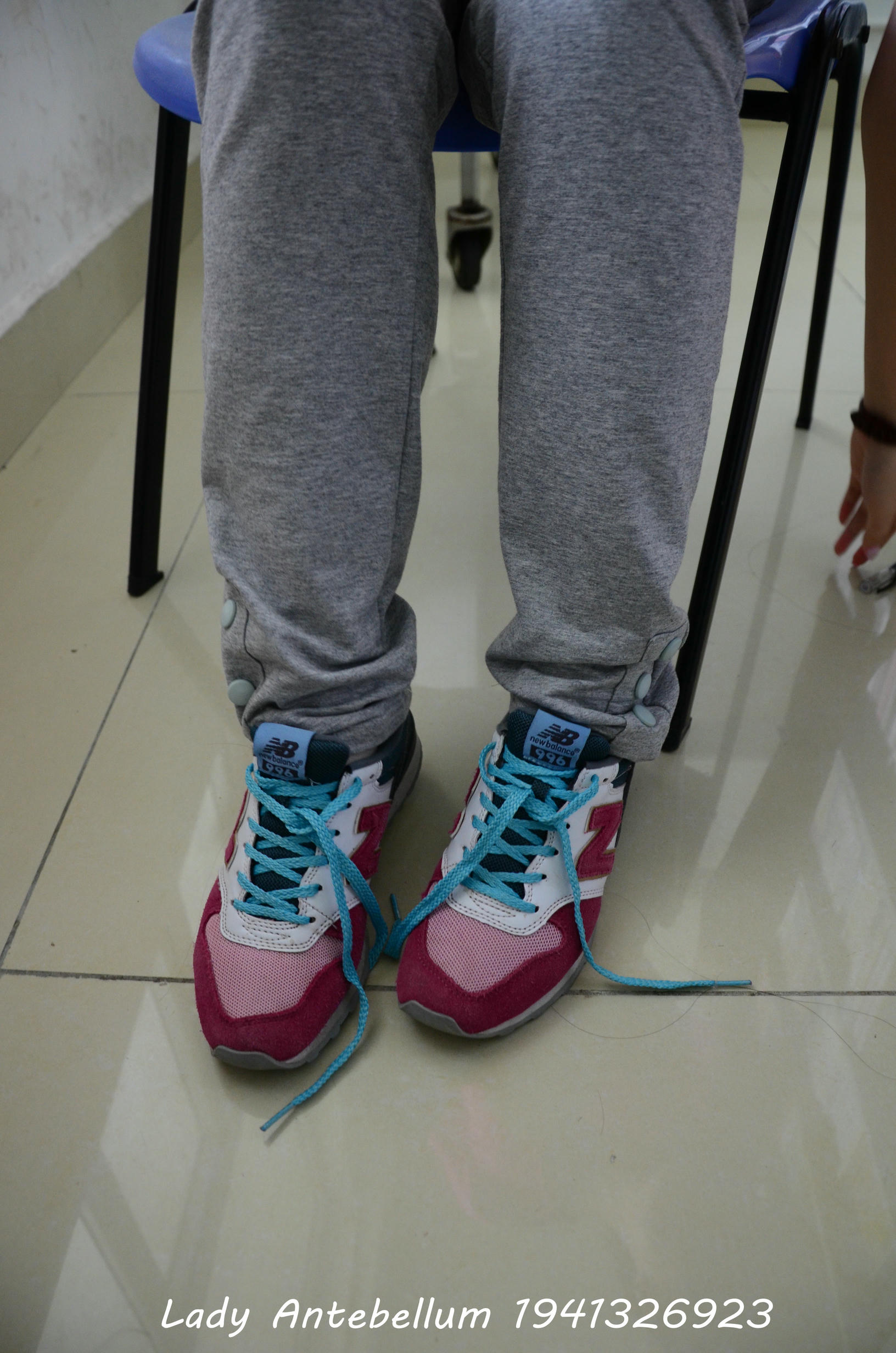 [战前女神] 恋足美腿棉袜女神级摄影套图 048 [71P-123MB]_第1集