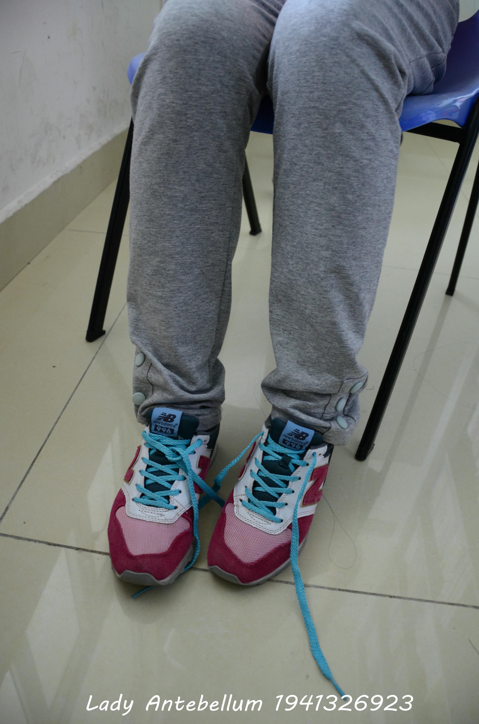 [战前女神] 恋足美腿棉袜女神级摄影套图 048 [71P-123MB]_第1集