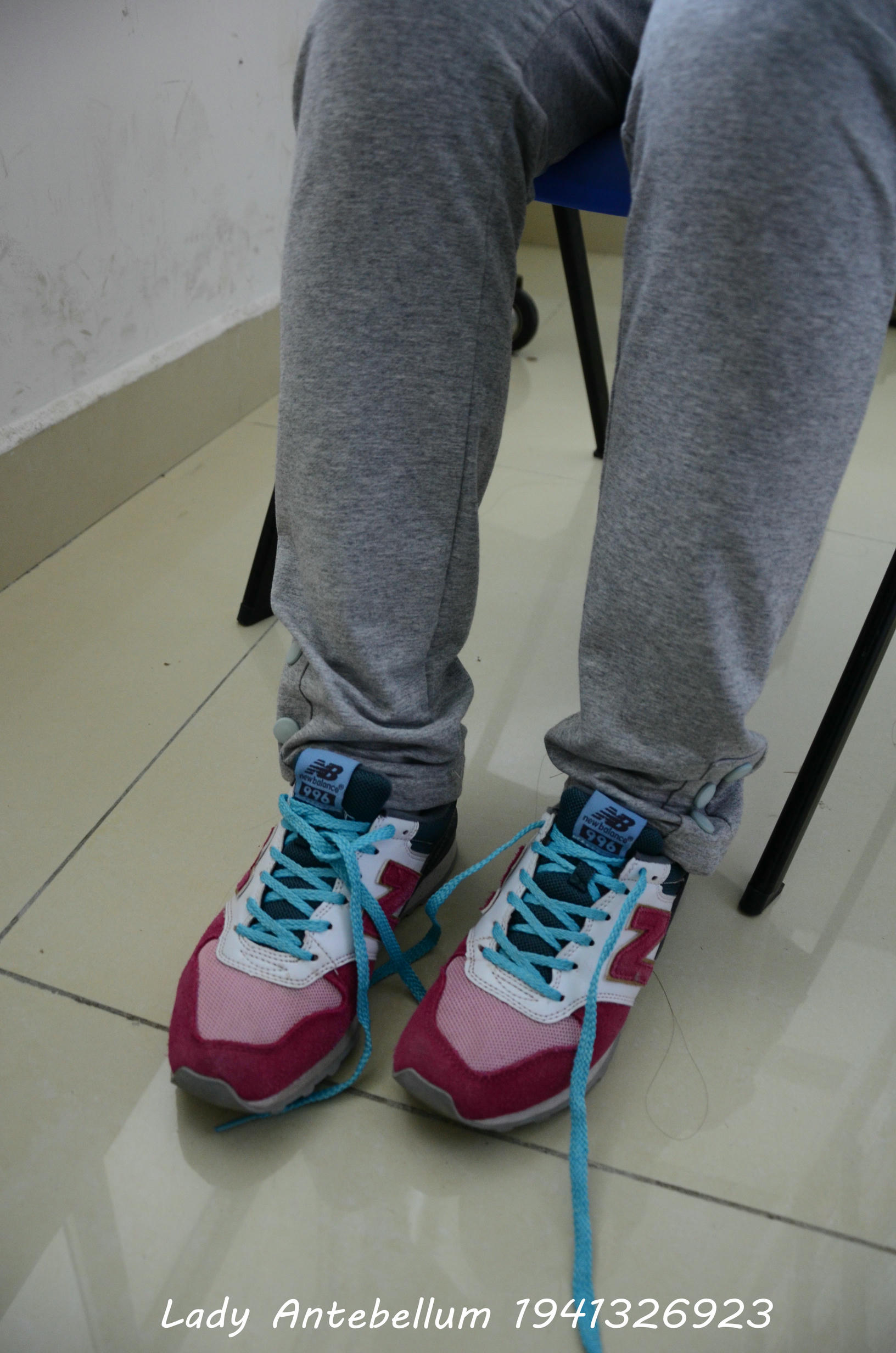 [战前女神] 恋足美腿棉袜女神级摄影套图 048 [71P-123MB]_第1集