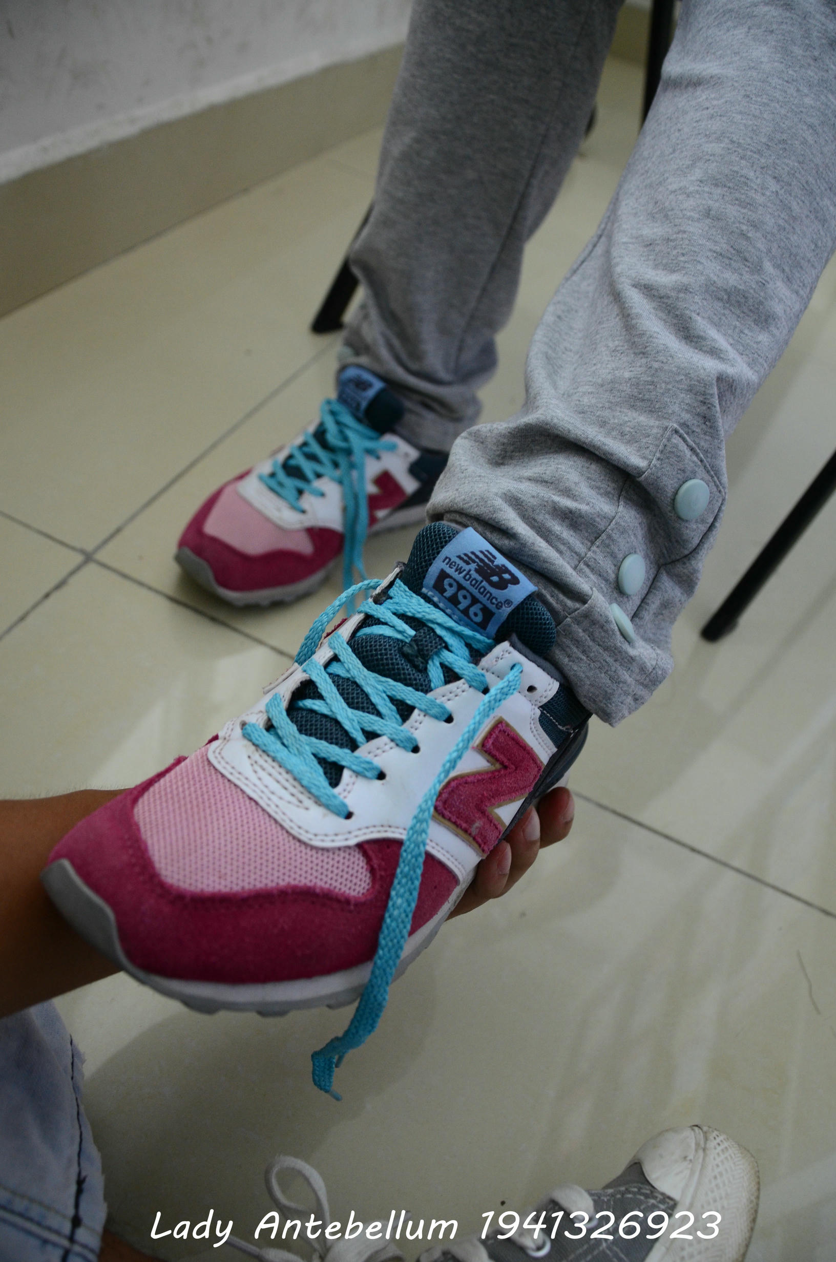 [战前女神] 恋足美腿棉袜女神级摄影套图 048 [71P-123MB]_第1集