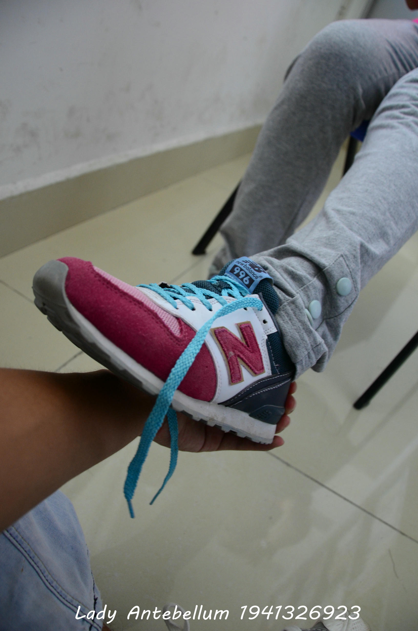 [战前女神] 恋足美腿棉袜女神级摄影套图 048 [71P-123MB]_第1集