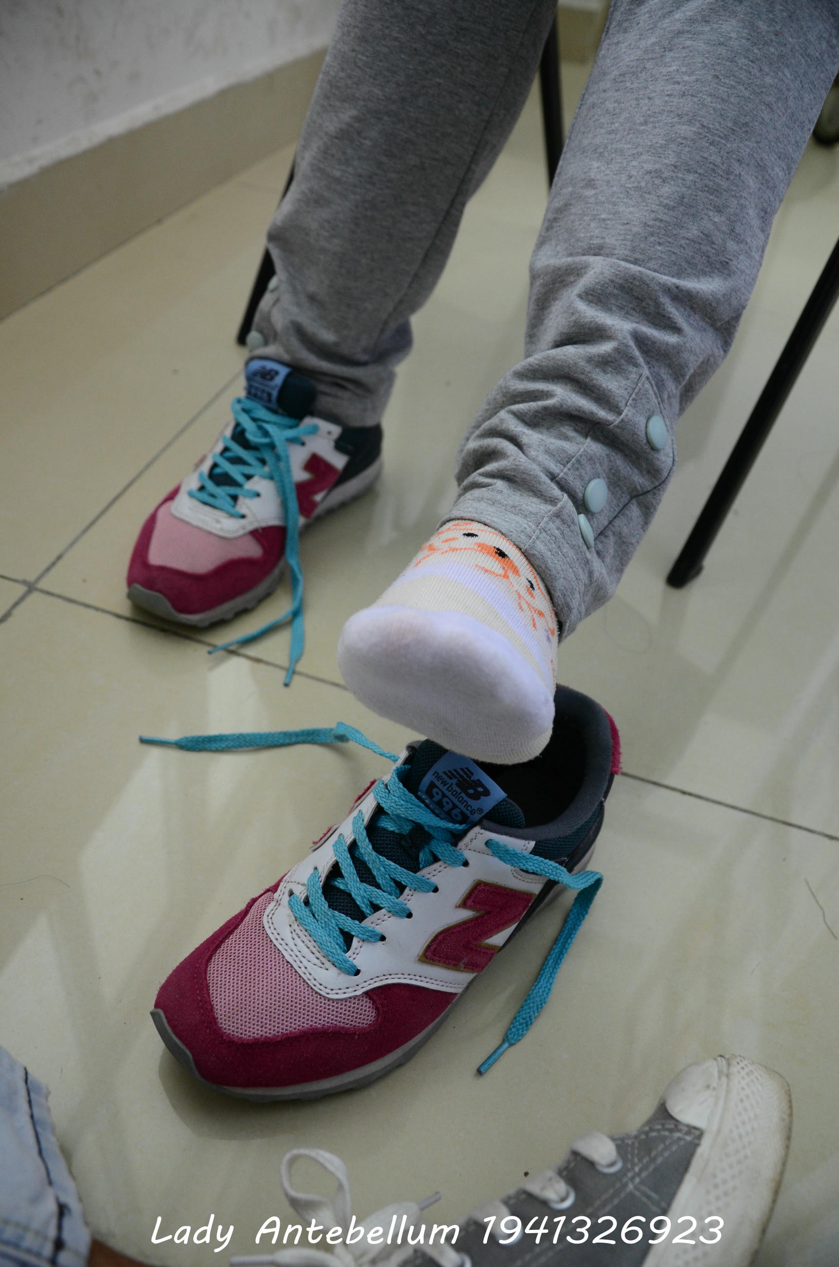 [战前女神] 恋足美腿棉袜女神级摄影套图 048 [71P-123MB]_第2集