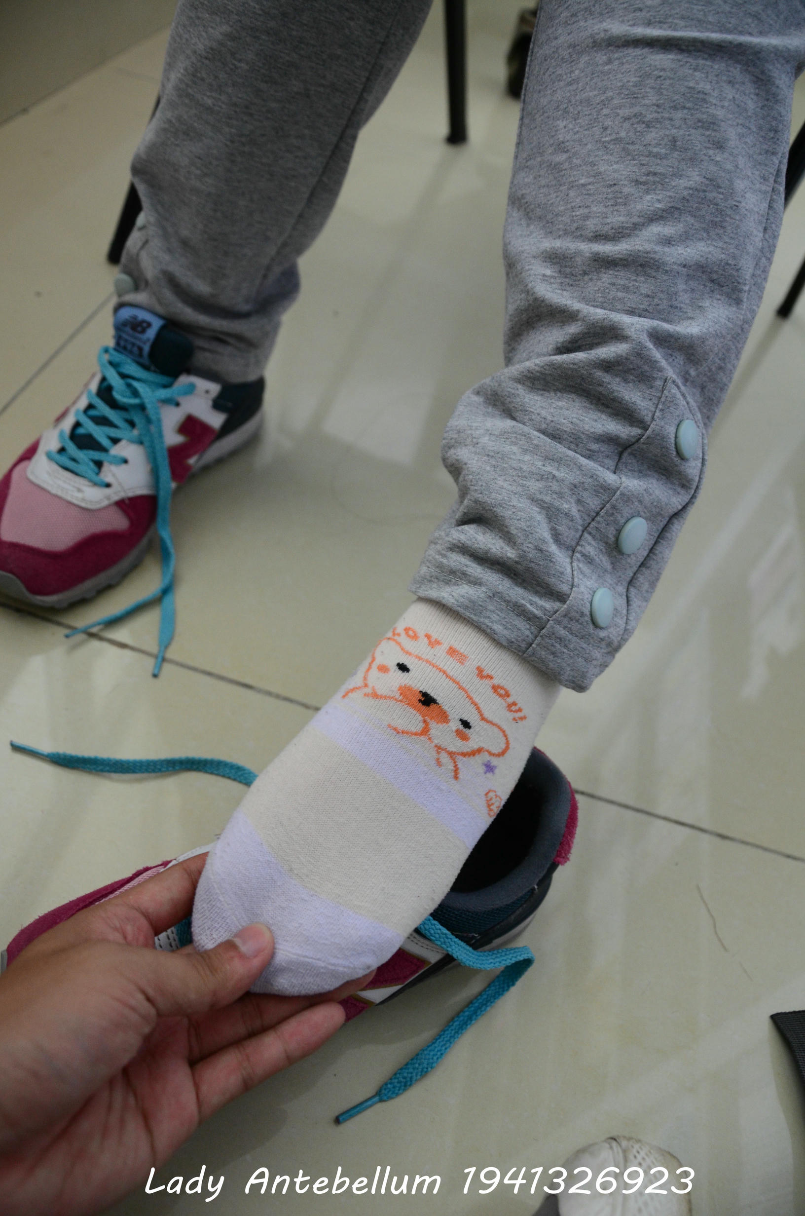 [战前女神] 恋足美腿棉袜女神级摄影套图 048 [71P-123MB]_第2集