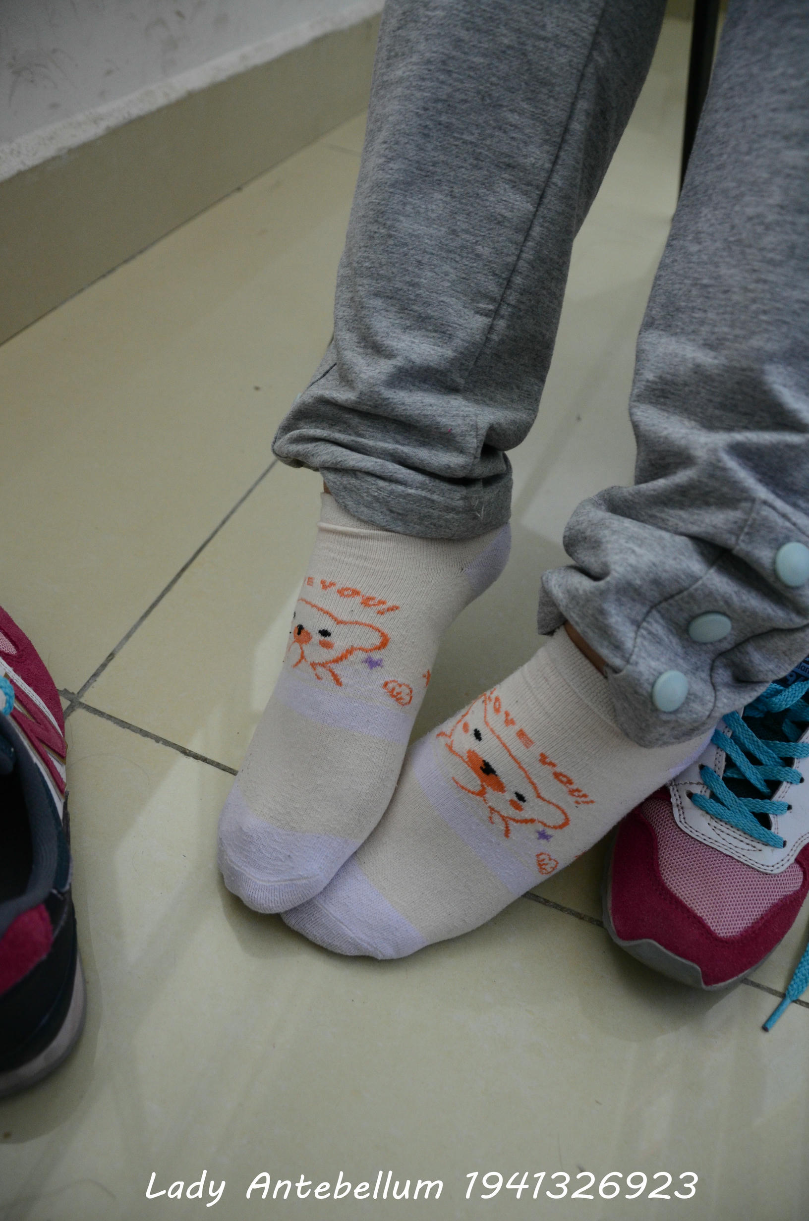 [战前女神] 恋足美腿棉袜女神级摄影套图 048 [71P-123MB]_第2集