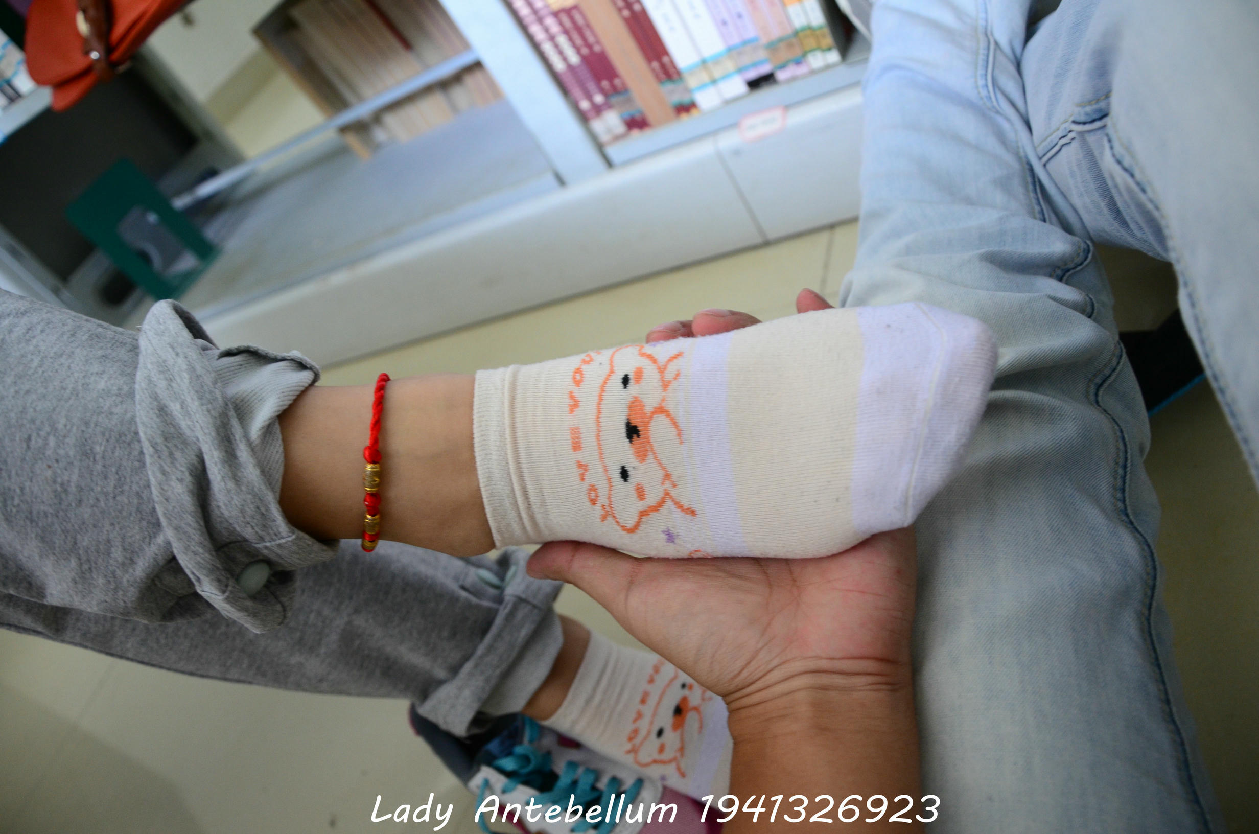 [战前女神] 恋足美腿棉袜女神级摄影套图 048 [71P-123MB]_第3集