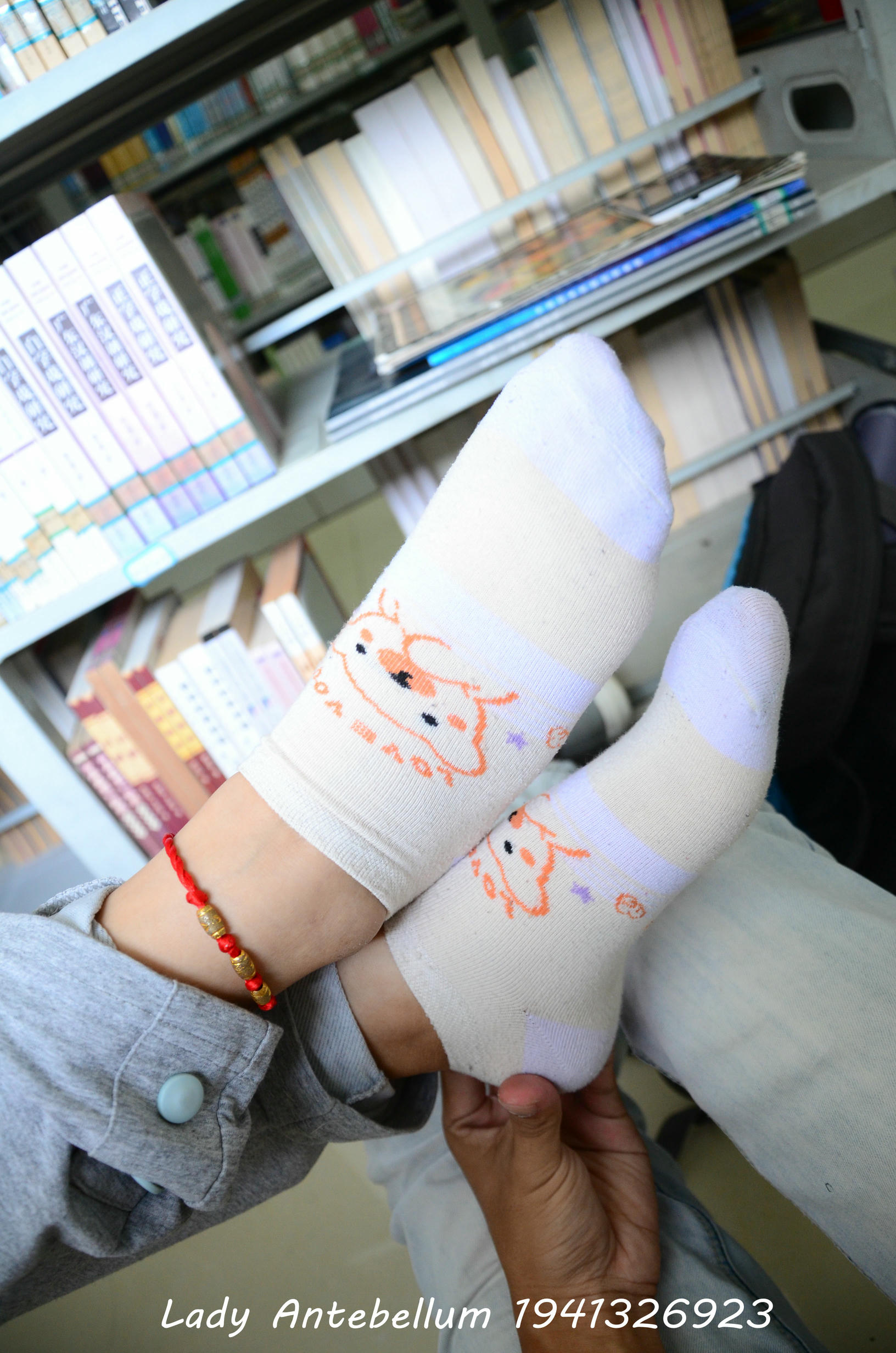 [战前女神] 恋足美腿棉袜女神级摄影套图 048 [71P-123MB]_第3集