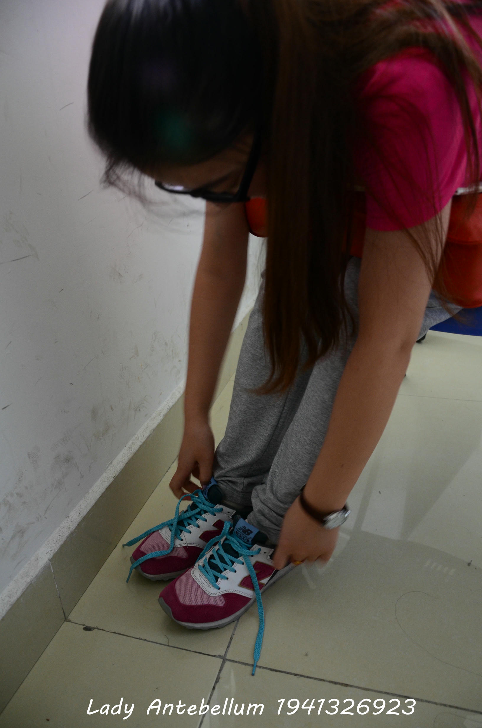 [战前女神] 恋足美腿棉袜女神级摄影套图 048 [71P-123MB]_第1集