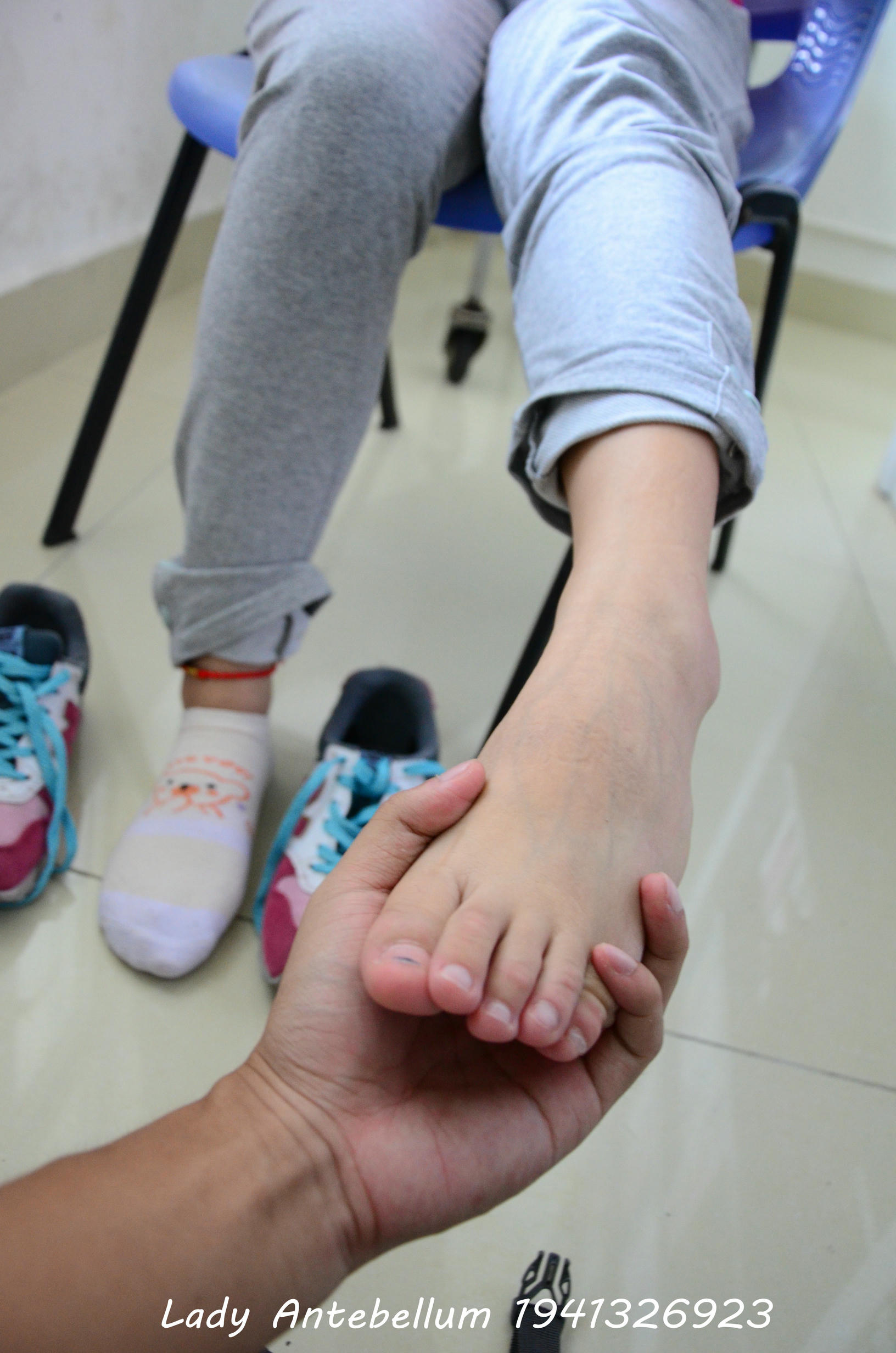 [战前女神] 恋足美腿棉袜女神级摄影套图 048 [71P-123MB]_第4集