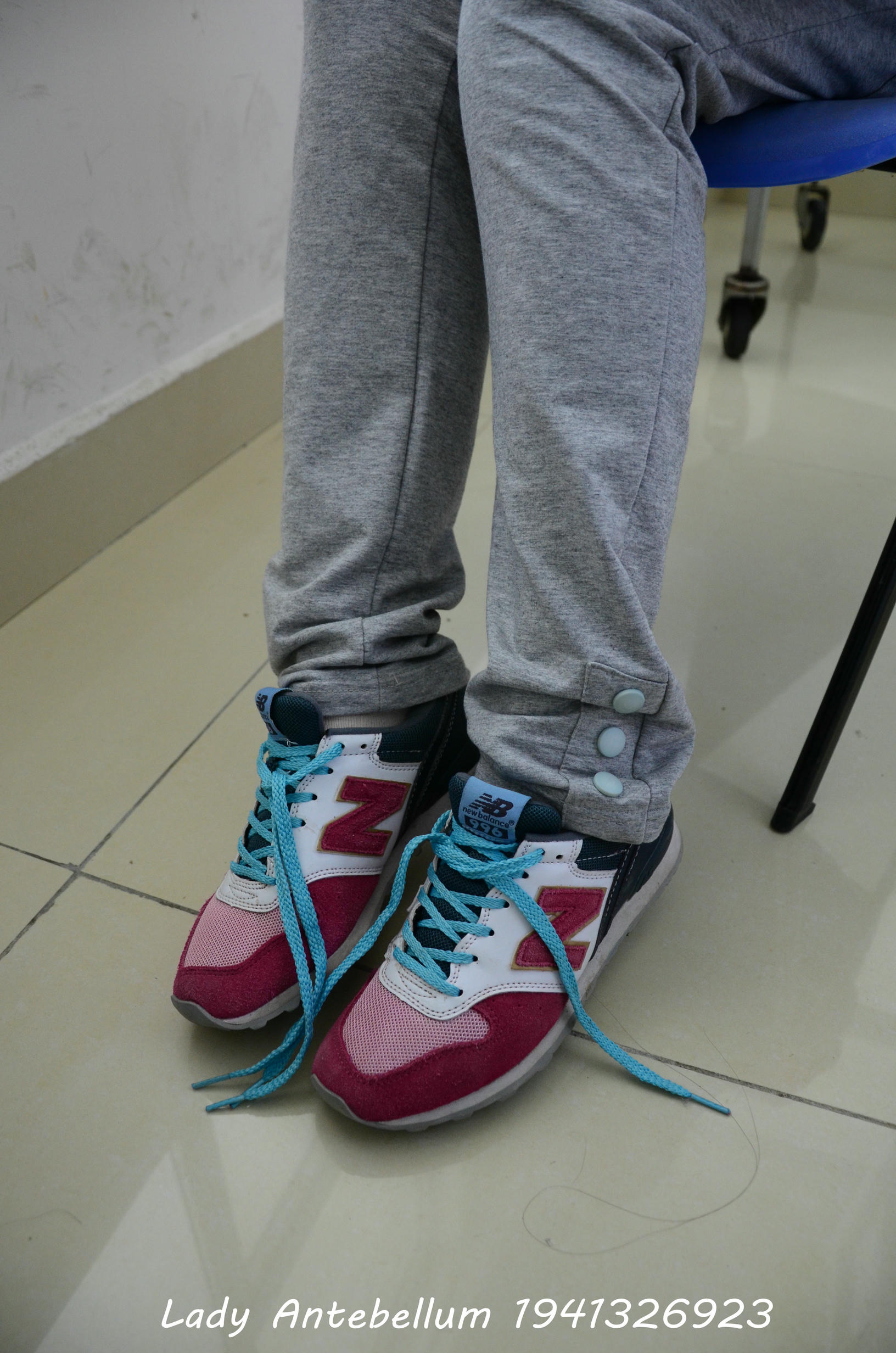 [战前女神] 恋足美腿棉袜女神级摄影套图 048 [71P-123MB]_第1集