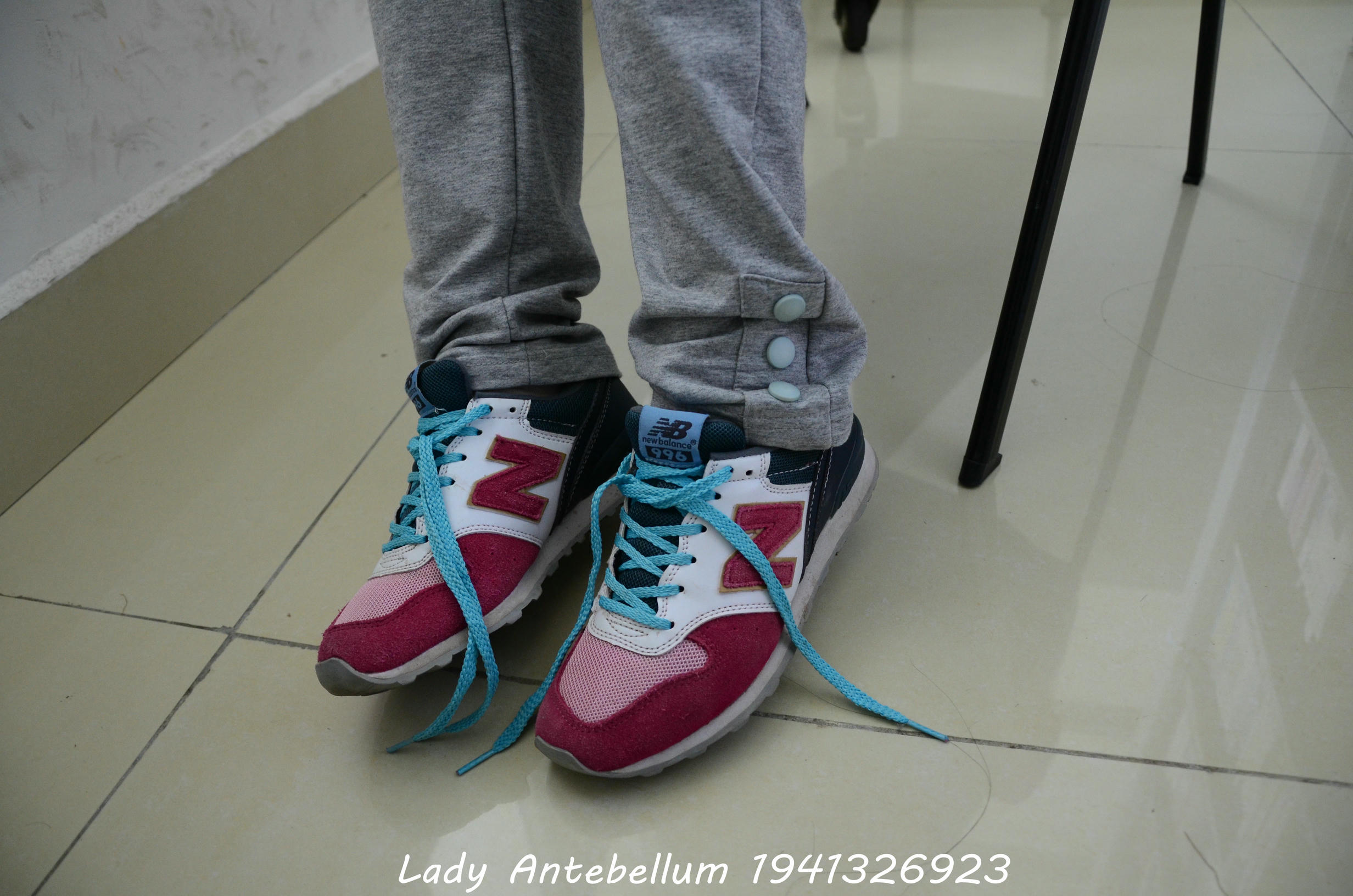 [战前女神] 恋足美腿棉袜女神级摄影套图 048 [71P-123MB]_第1集