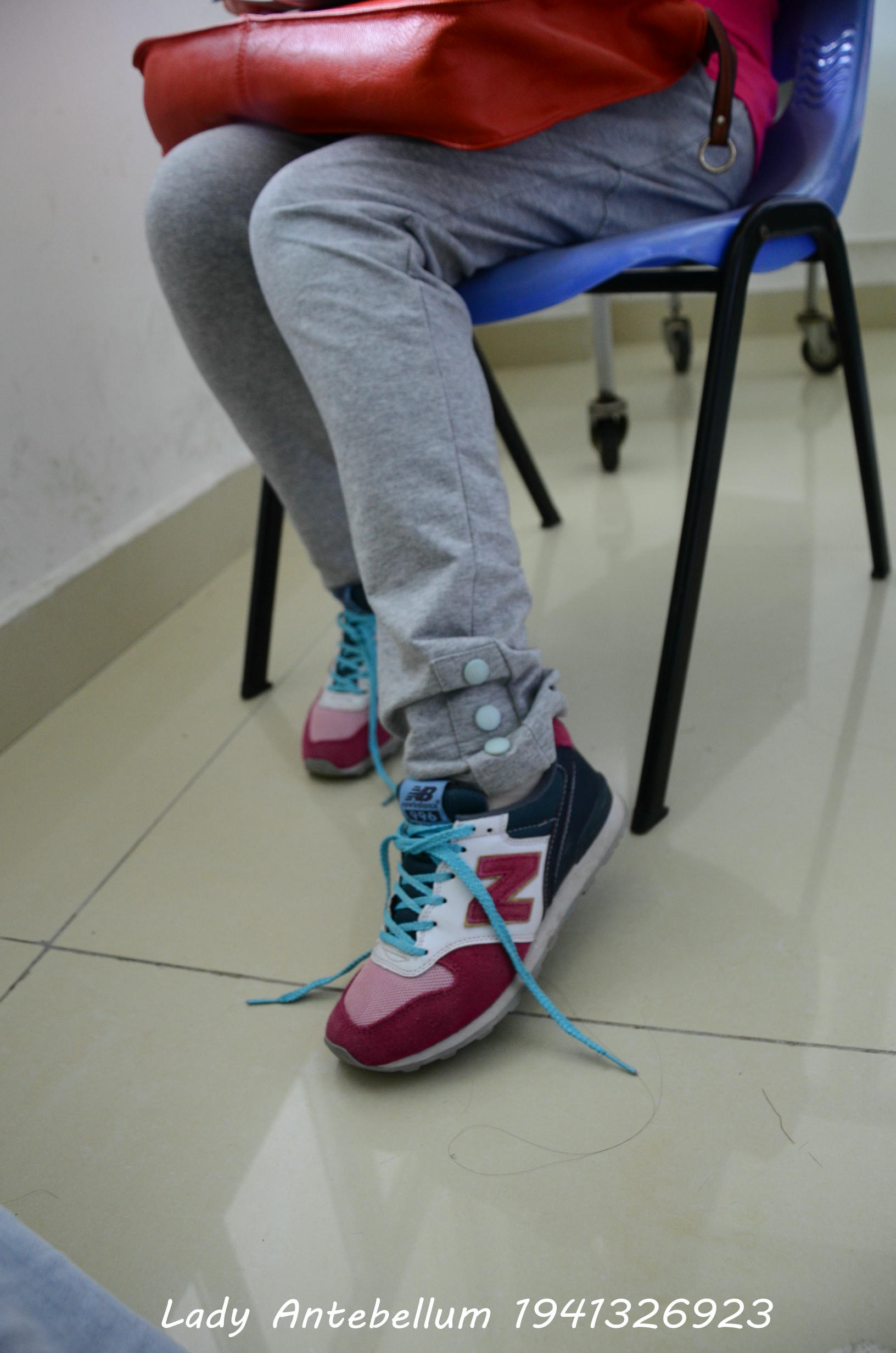 [战前女神] 恋足美腿棉袜女神级摄影套图 048 [71P-123MB]_第1集