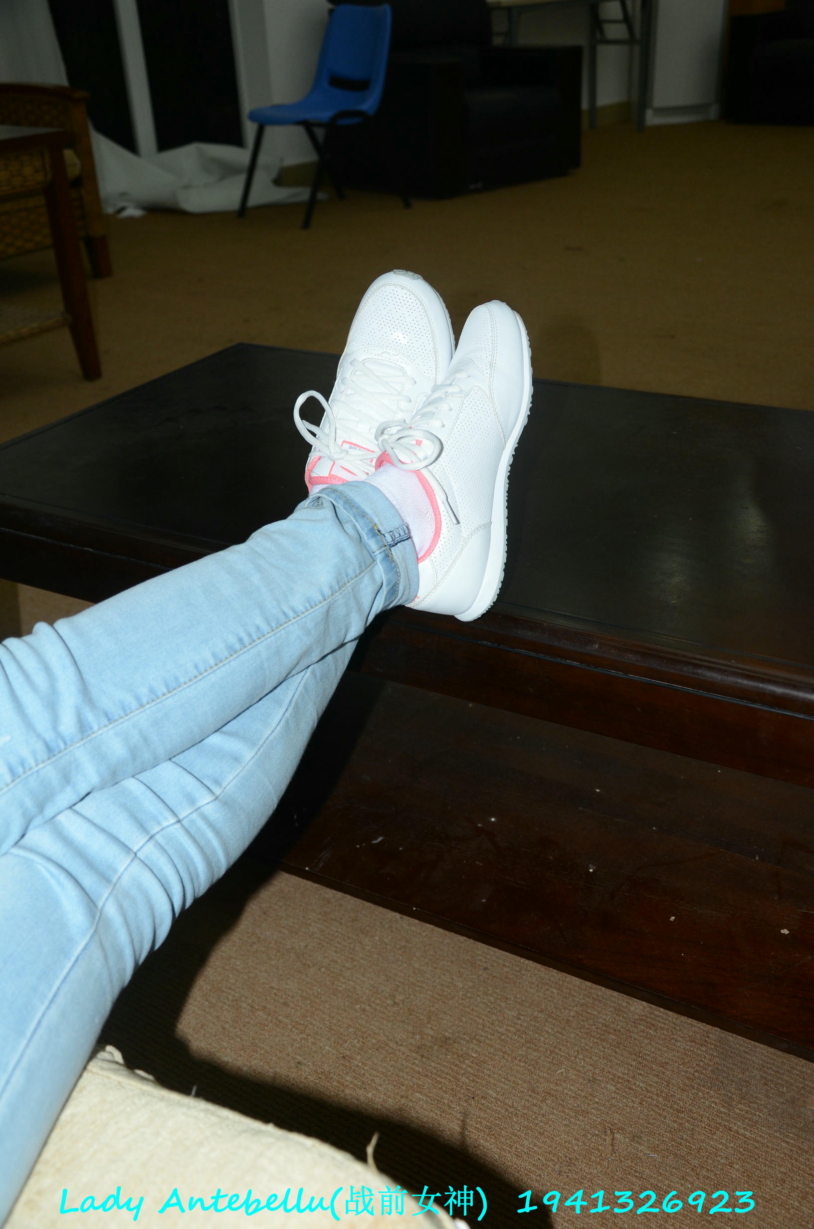 [战前女神] 恋足美腿棉袜女神级摄影套图 049 [283P-327MB]_第1集