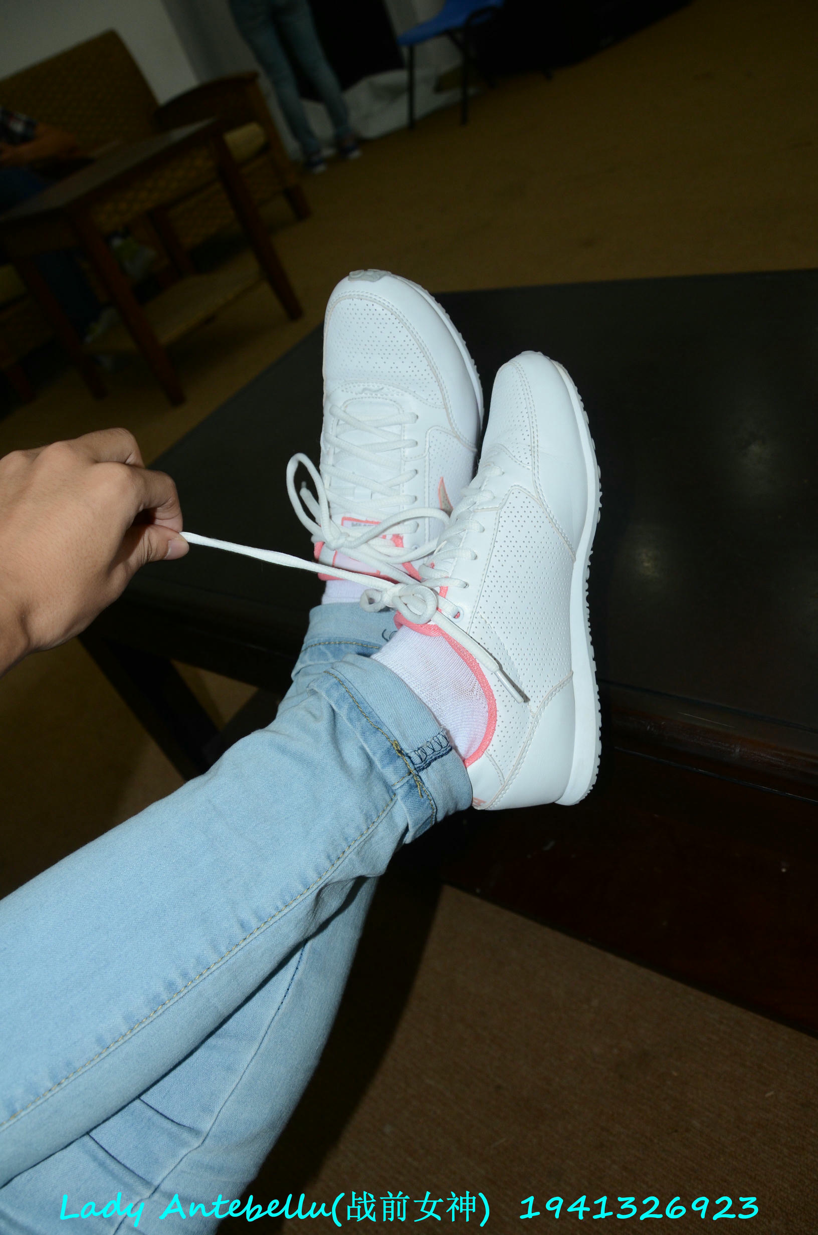 [战前女神] 恋足美腿棉袜女神级摄影套图 049 [283P-327MB]_第1集