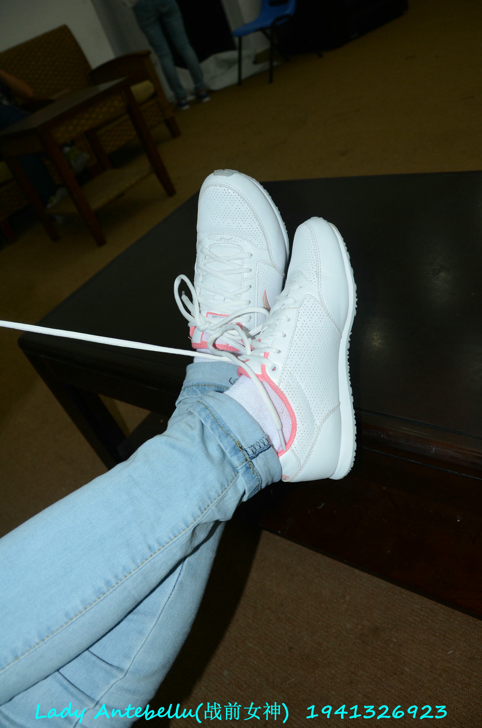 [战前女神] 恋足美腿棉袜女神级摄影套图 049 [283P-327MB]_第1集