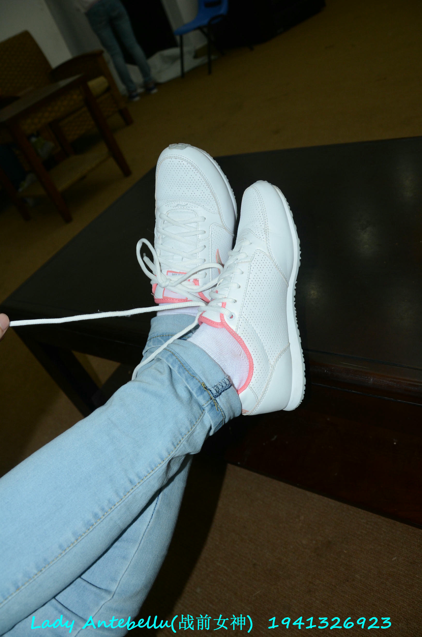 [战前女神] 恋足美腿棉袜女神级摄影套图 049 [283P-327MB]_第1集