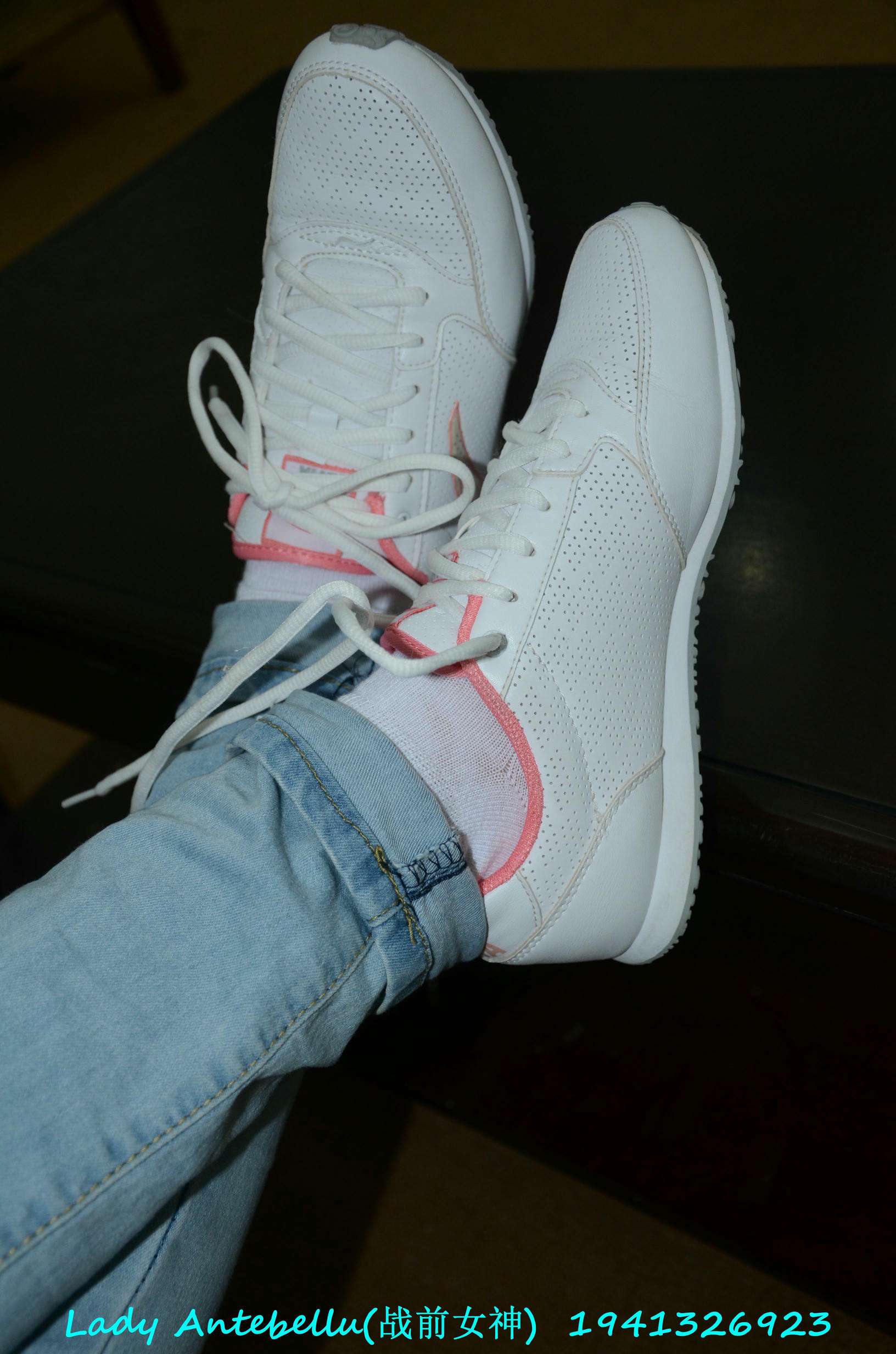 [战前女神] 恋足美腿棉袜女神级摄影套图 049 [283P-327MB]_第1集