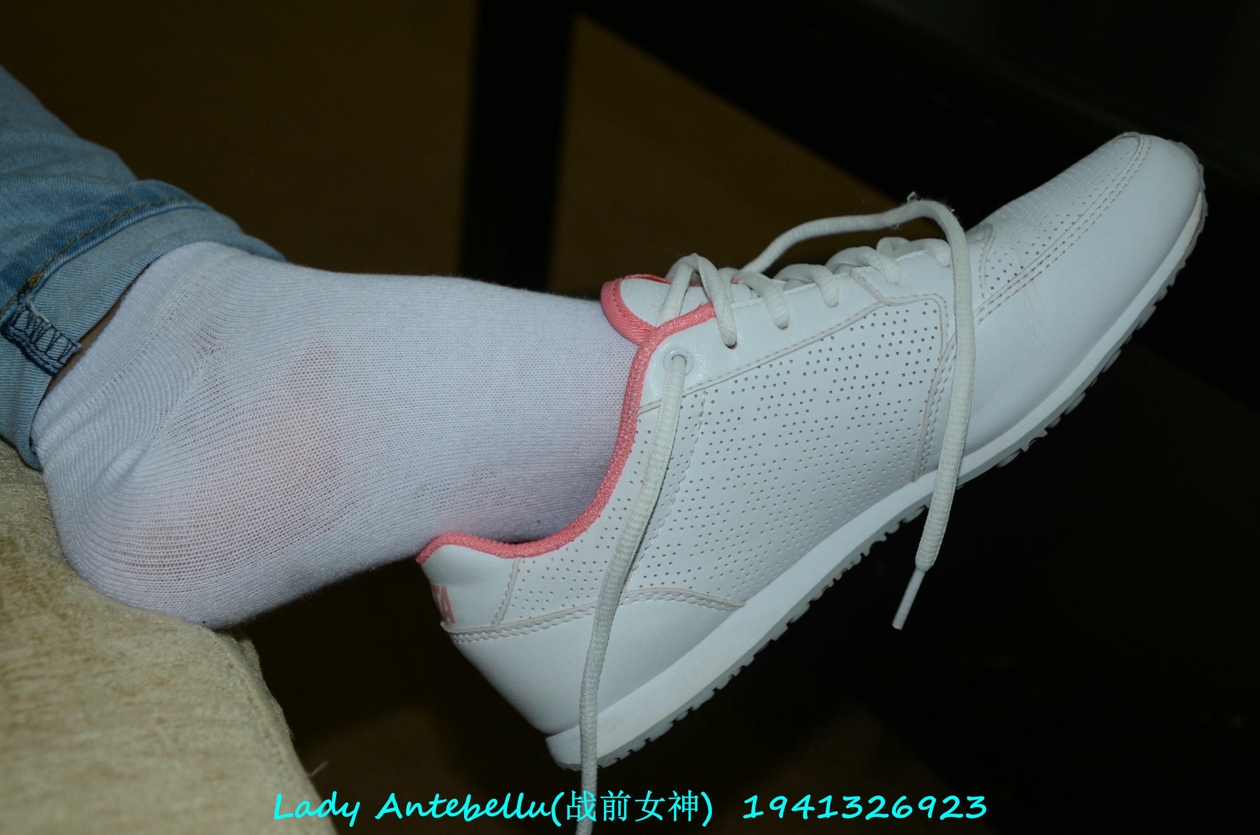 [战前女神] 恋足美腿棉袜女神级摄影套图 049 [283P-327MB]_第2集