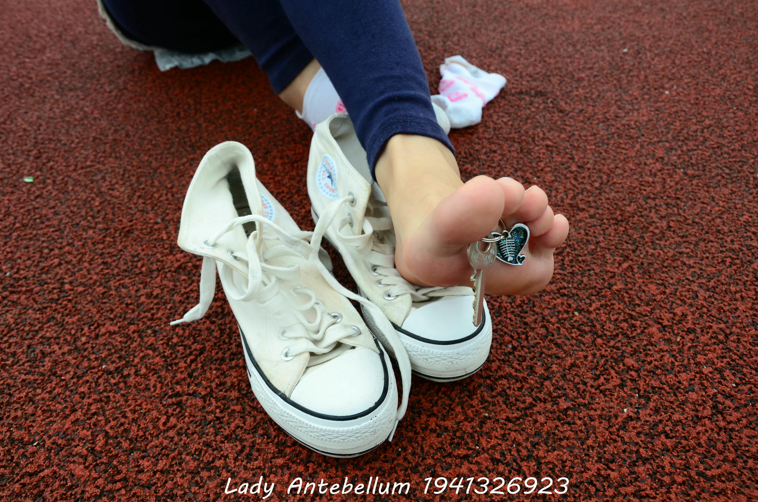 [战前女神] 恋足美腿棉袜女神级摄影套图 050 [117P-274MB]_第1集