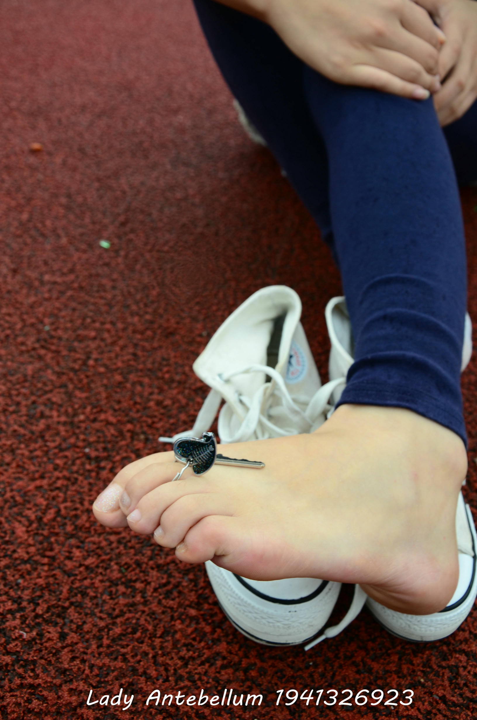 [战前女神] 恋足美腿棉袜女神级摄影套图 050 [117P-274MB]_第1集