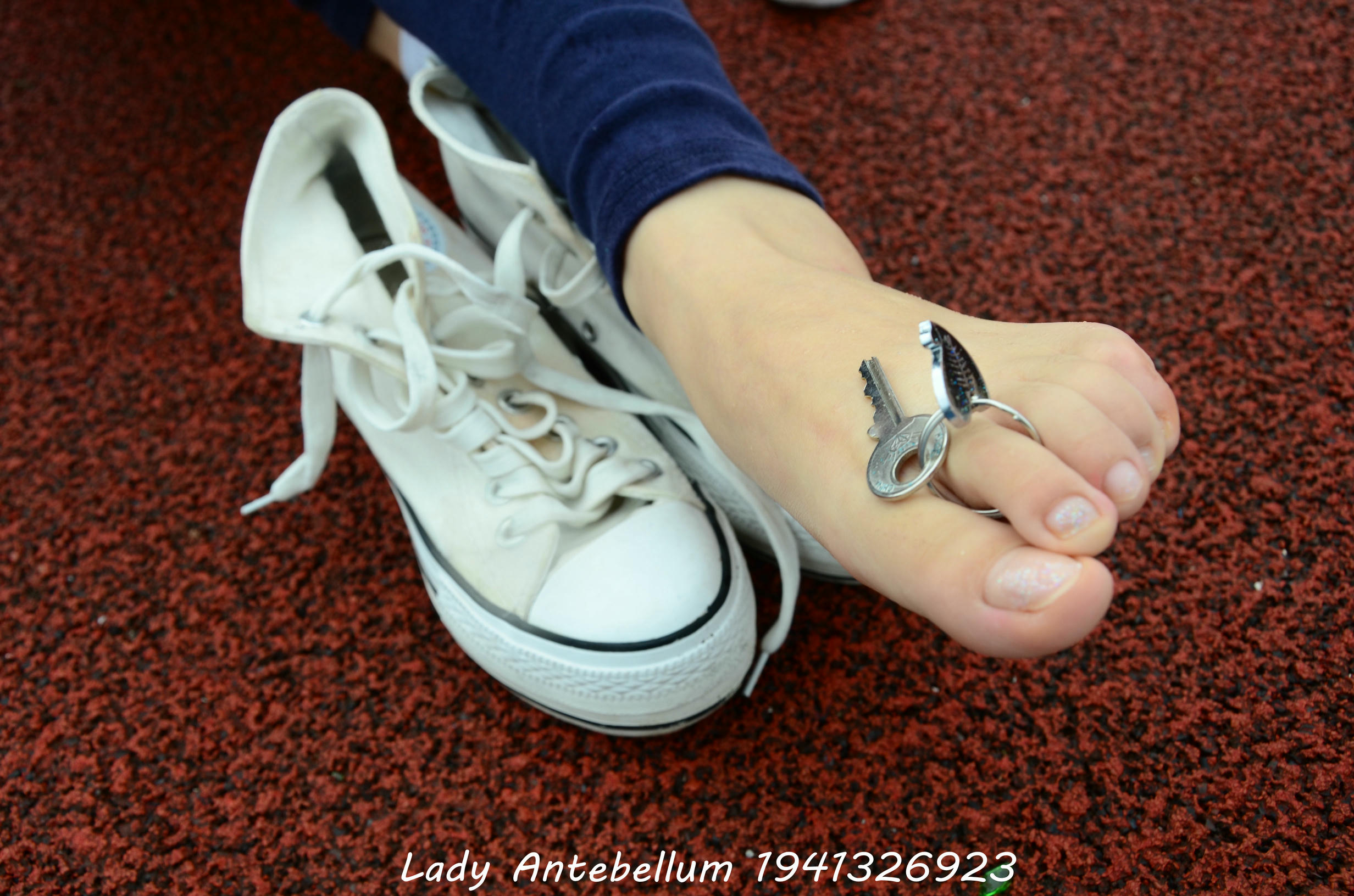 [战前女神] 恋足美腿棉袜女神级摄影套图 050 [117P-274MB]_第1集