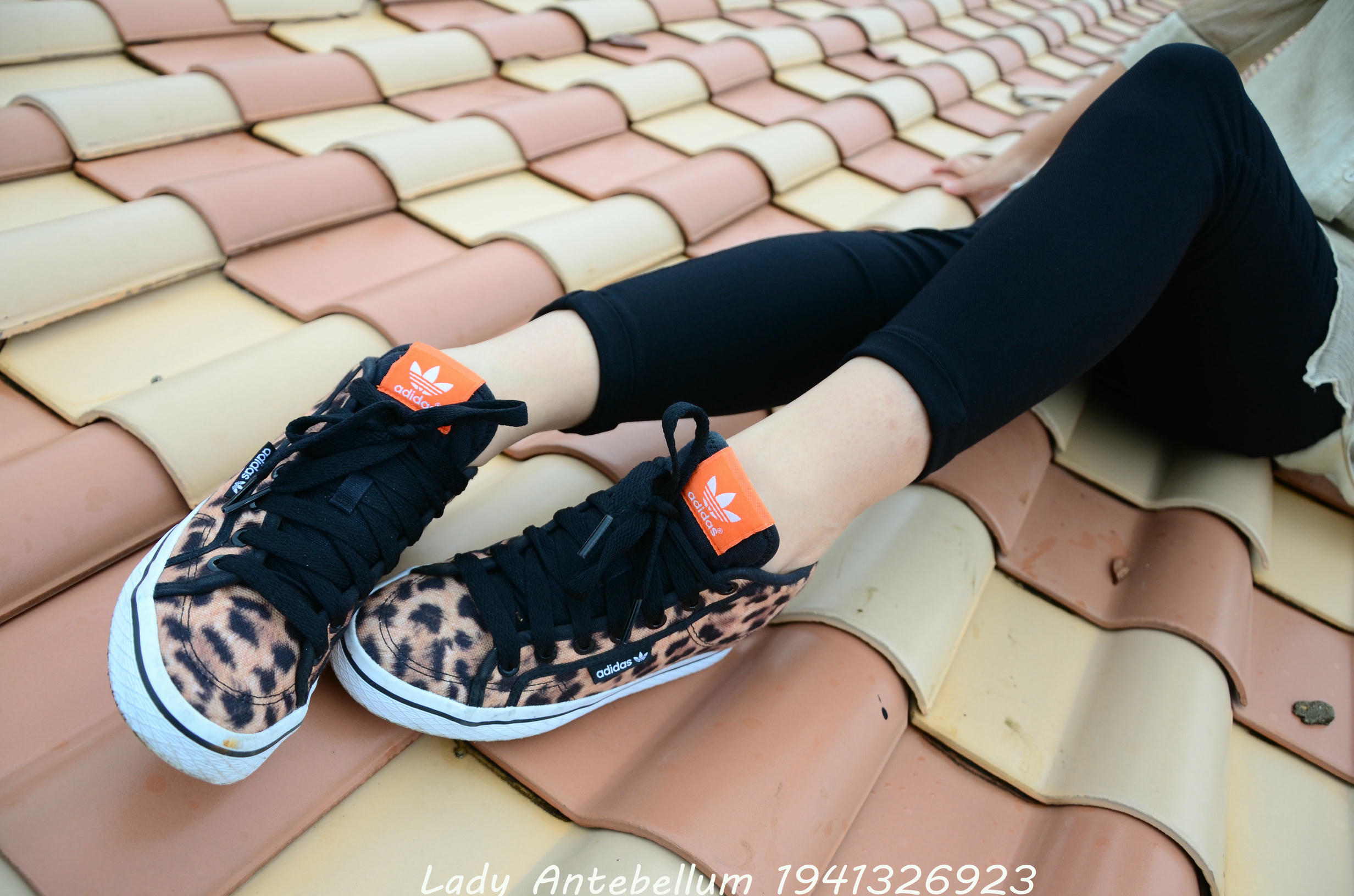 [战前女神] 恋足美腿棉袜女神级摄影套图 051 [155P-255MB]_第1集