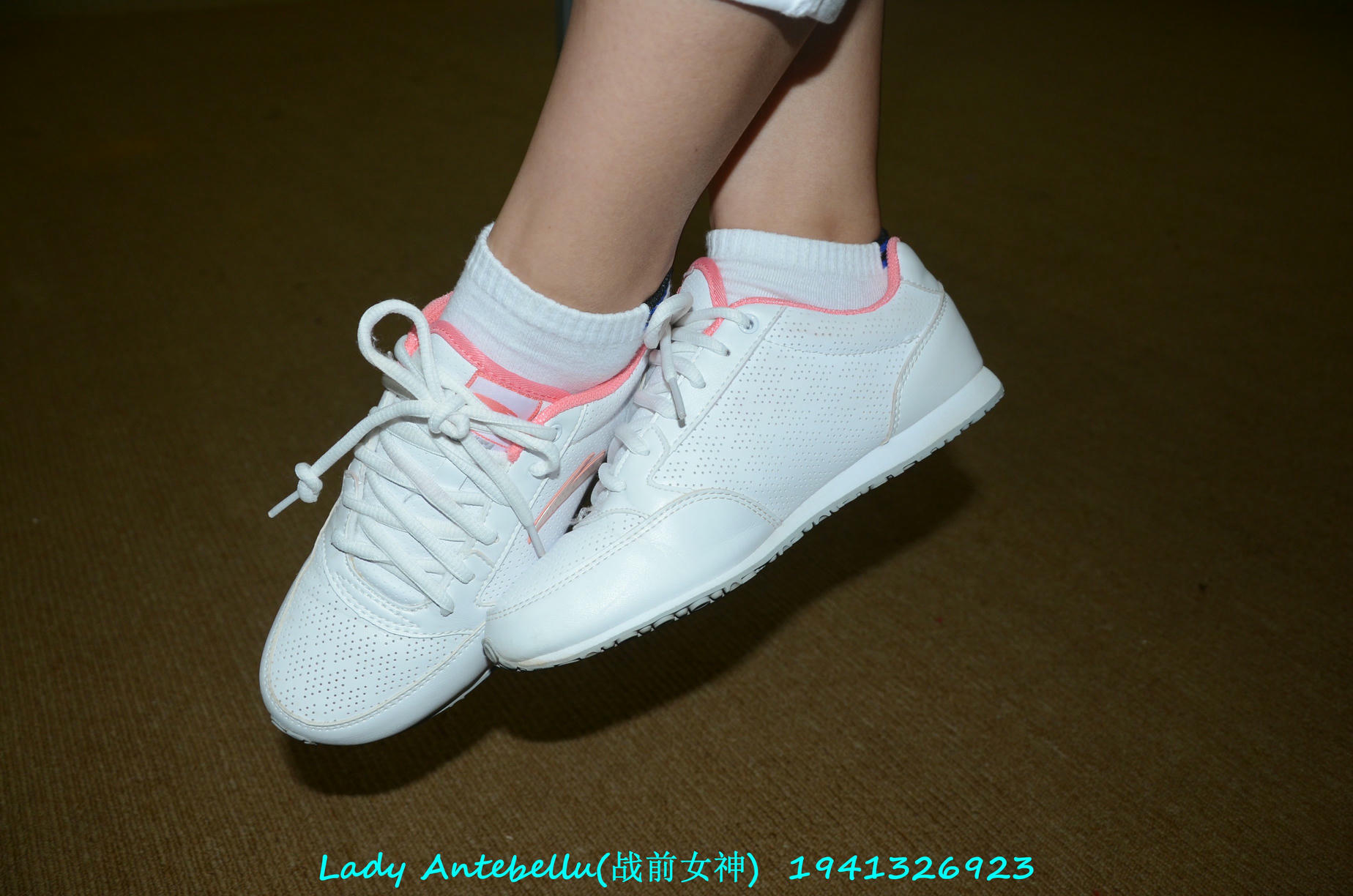 [战前女神] 恋足美腿棉袜女神级摄影套图 052 [179P-130MB]_第1集