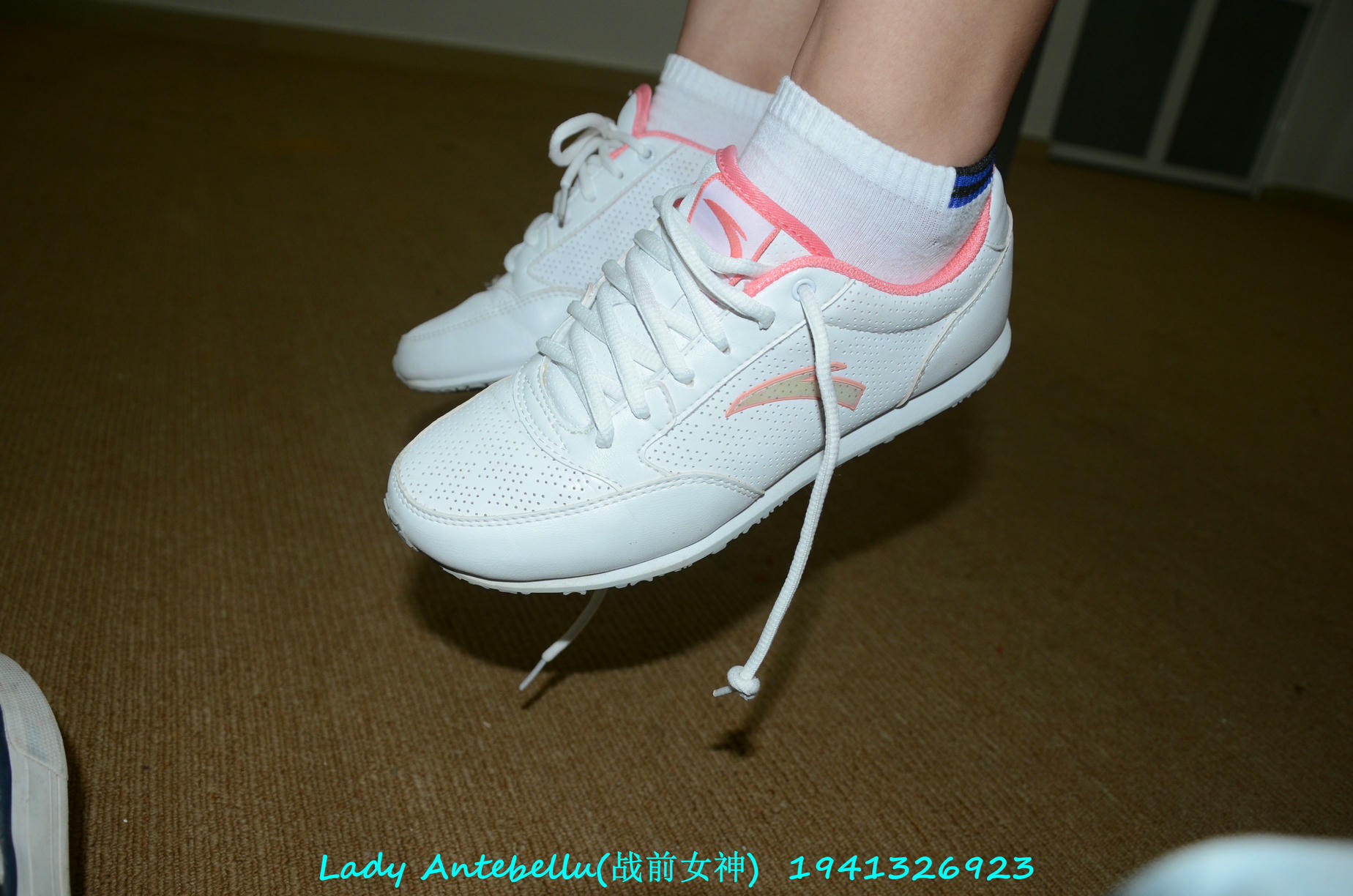 [战前女神] 恋足美腿棉袜女神级摄影套图 052 [179P-130MB]_第1集