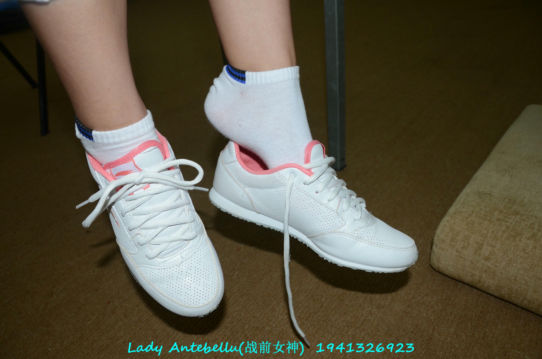 [战前女神] 恋足美腿棉袜女神级摄影套图 052 [179P-130MB]_第1集