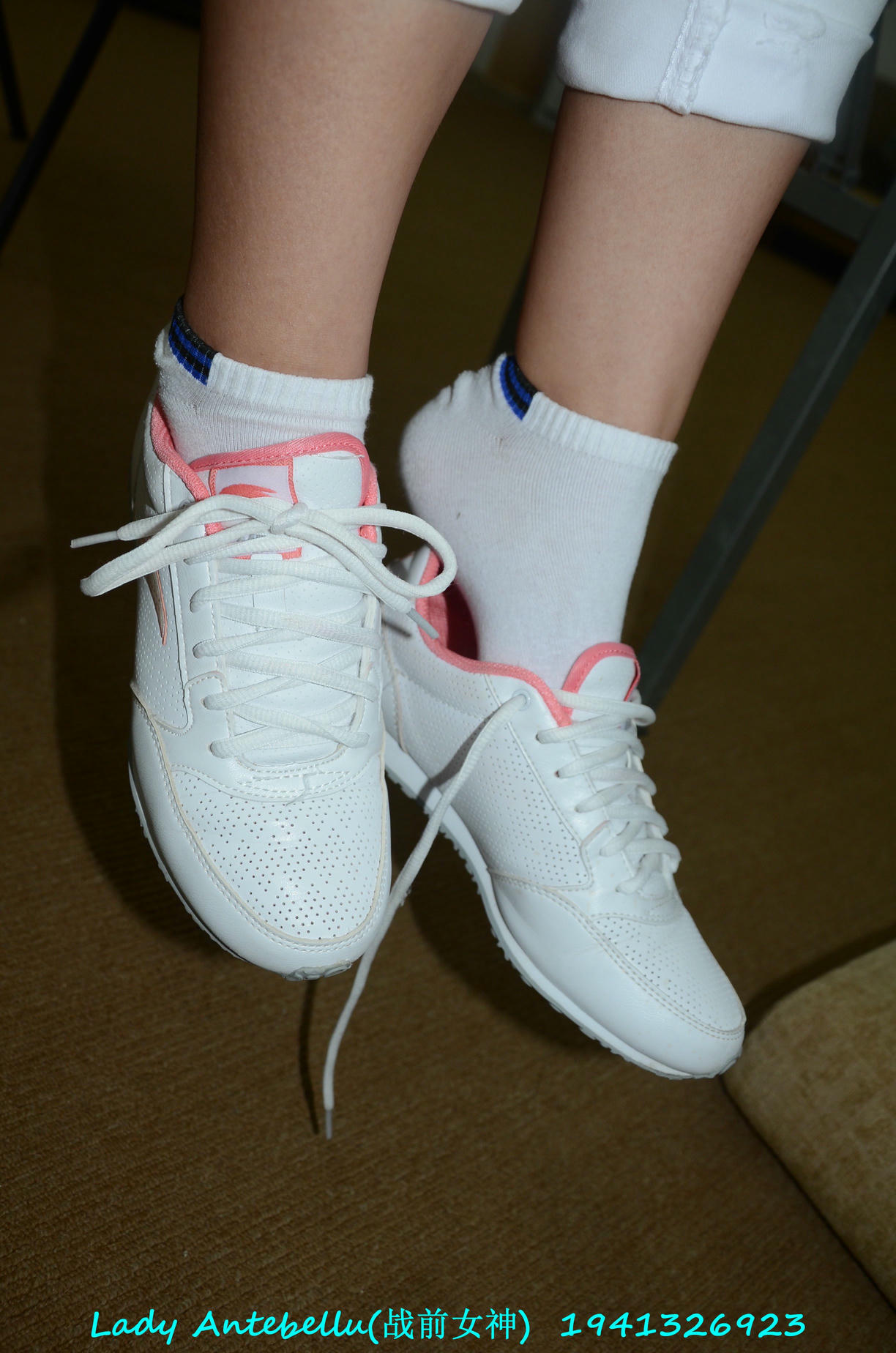 [战前女神] 恋足美腿棉袜女神级摄影套图 052 [179P-130MB]_第1集