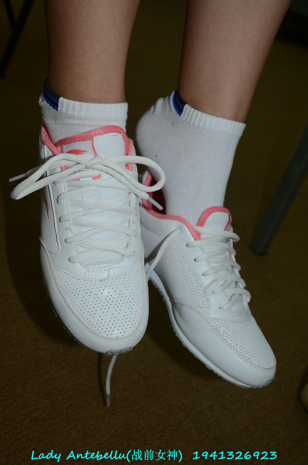 [战前女神] 恋足美腿棉袜女神级摄影套图 052 [179P-130MB]_第1集