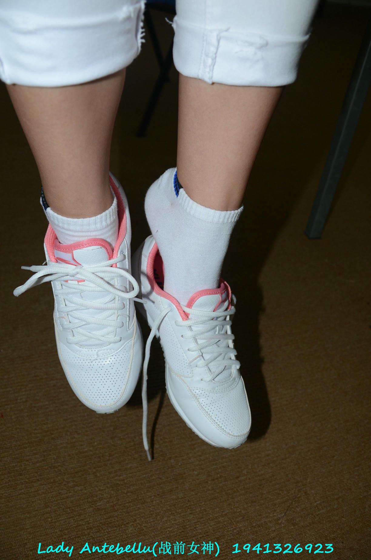 [战前女神] 恋足美腿棉袜女神级摄影套图 052 [179P-130MB]_第1集