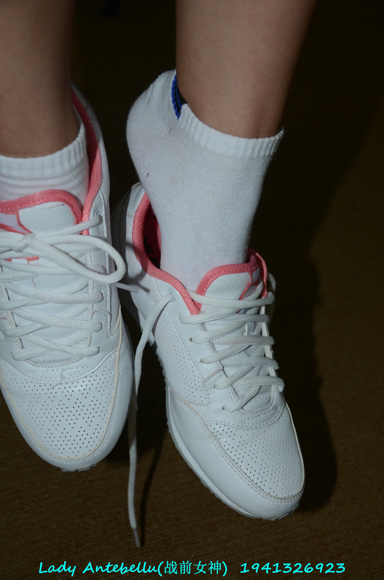 [战前女神] 恋足美腿棉袜女神级摄影套图 052 [179P-130MB]_第1集