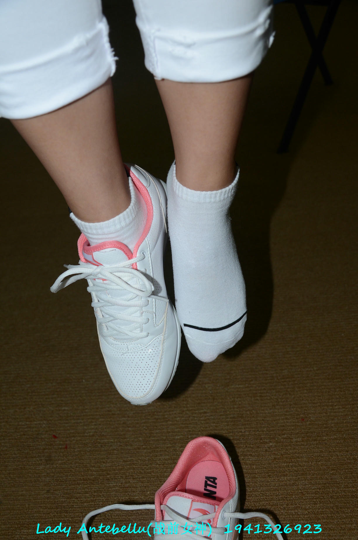 [战前女神] 恋足美腿棉袜女神级摄影套图 052 [179P-130MB]_第1集