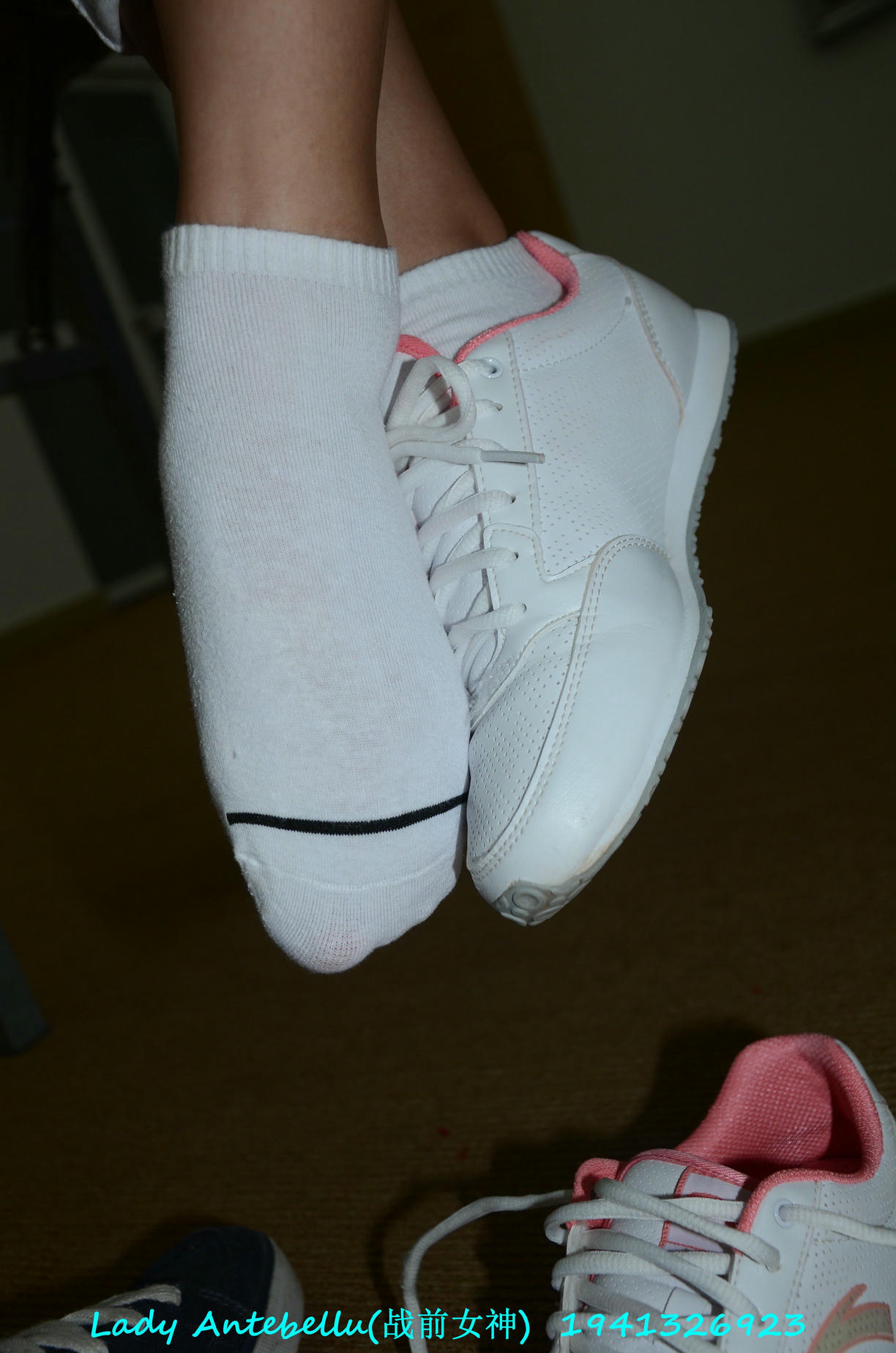 [战前女神] 恋足美腿棉袜女神级摄影套图 052 [179P-130MB]_第2集